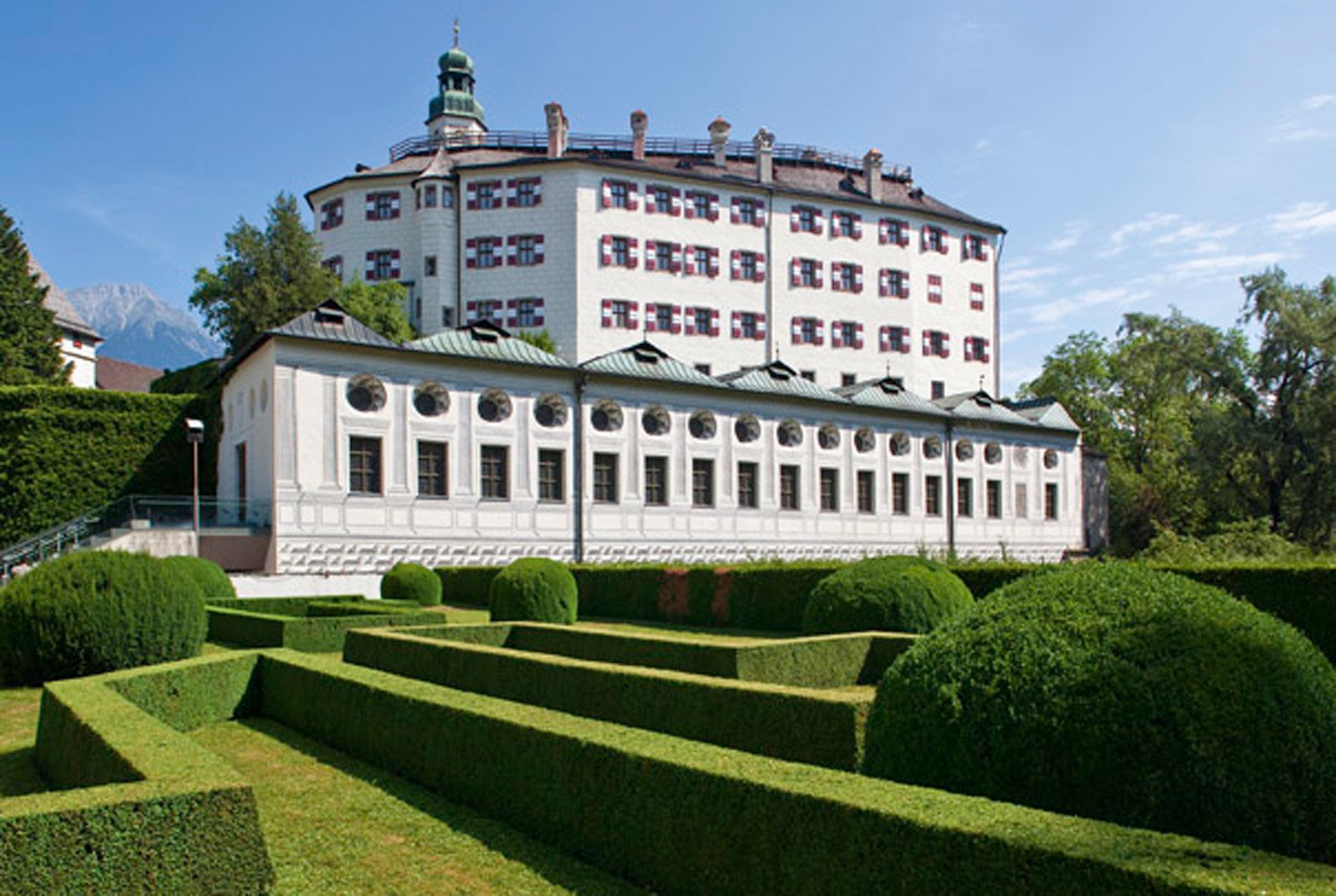 Innsbruck Card — Nordkette cable car, old town and Swarovski Crystal Worlds — image 7