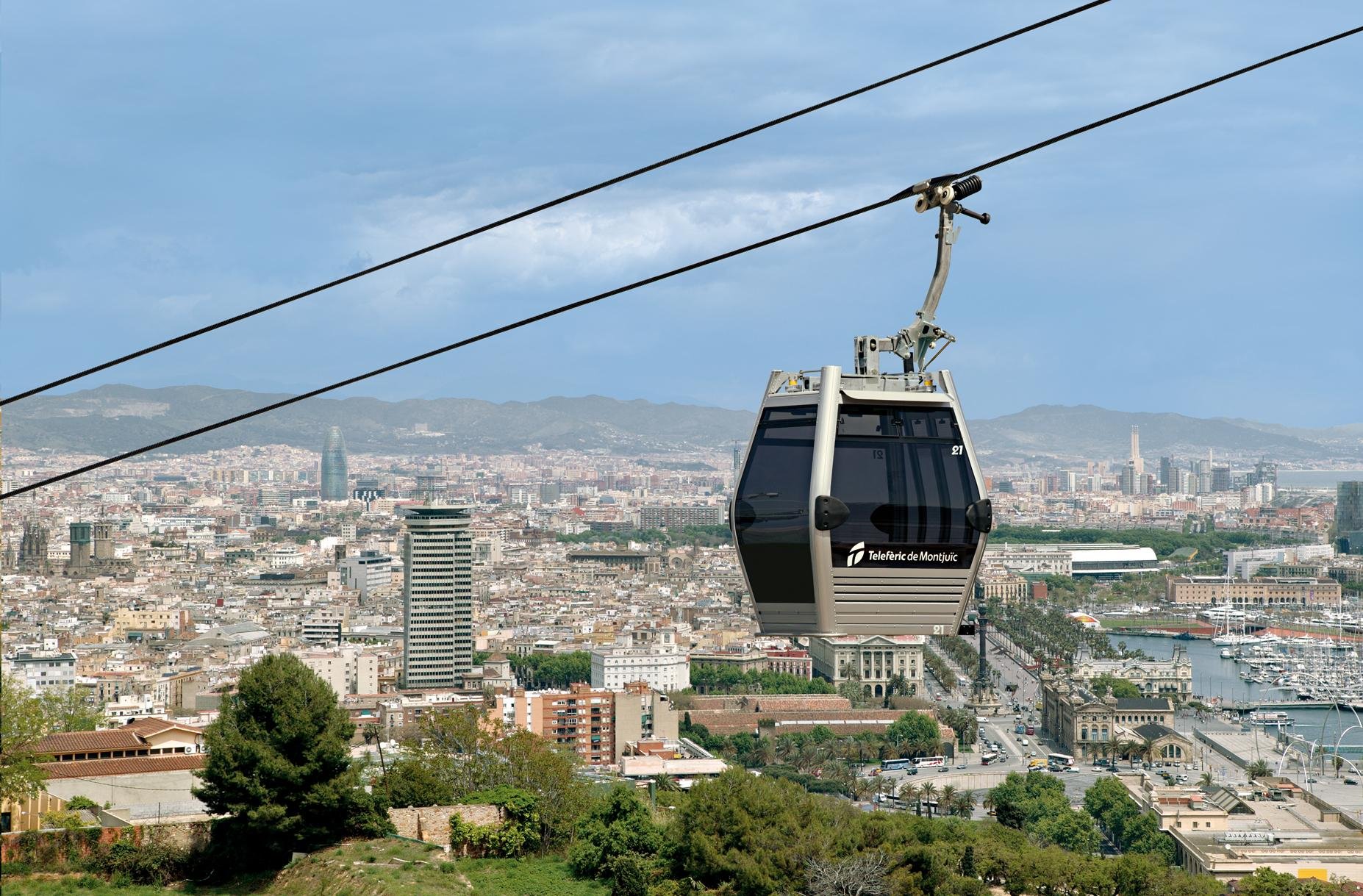 Barcelona: Montjuïc Cable Car & Gothic Quarter Guided Tour