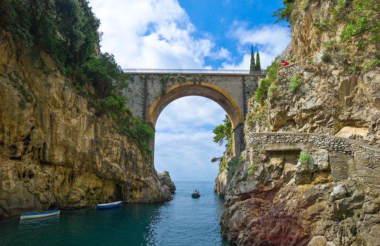 Private Boat Tour from Positano: Capri or Amalfi Coast