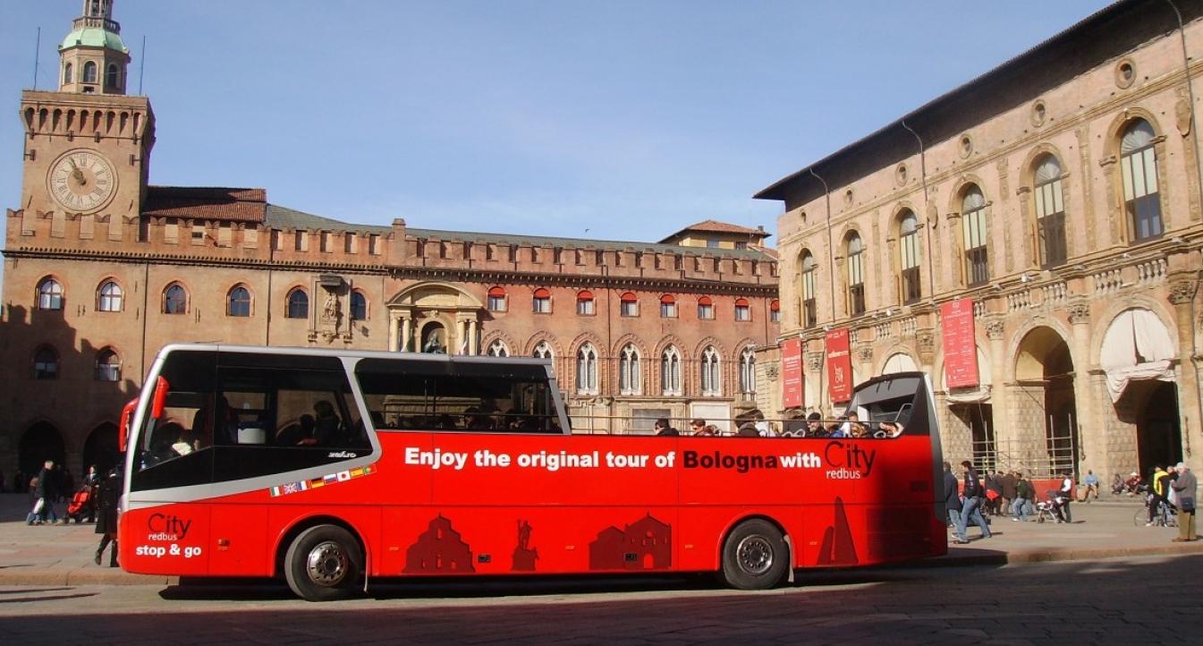 Bologna Hop-On Hop-Off Bus & Market Food Experience