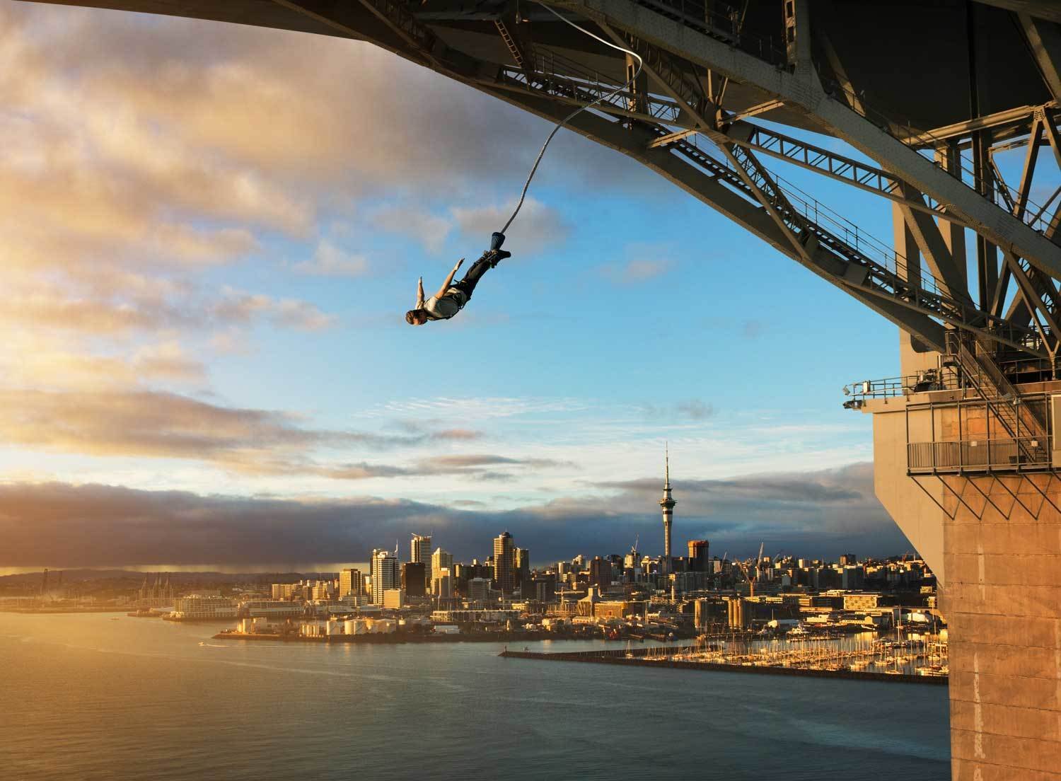 Auckland Harbour Bridge Bungy Jump Experience
