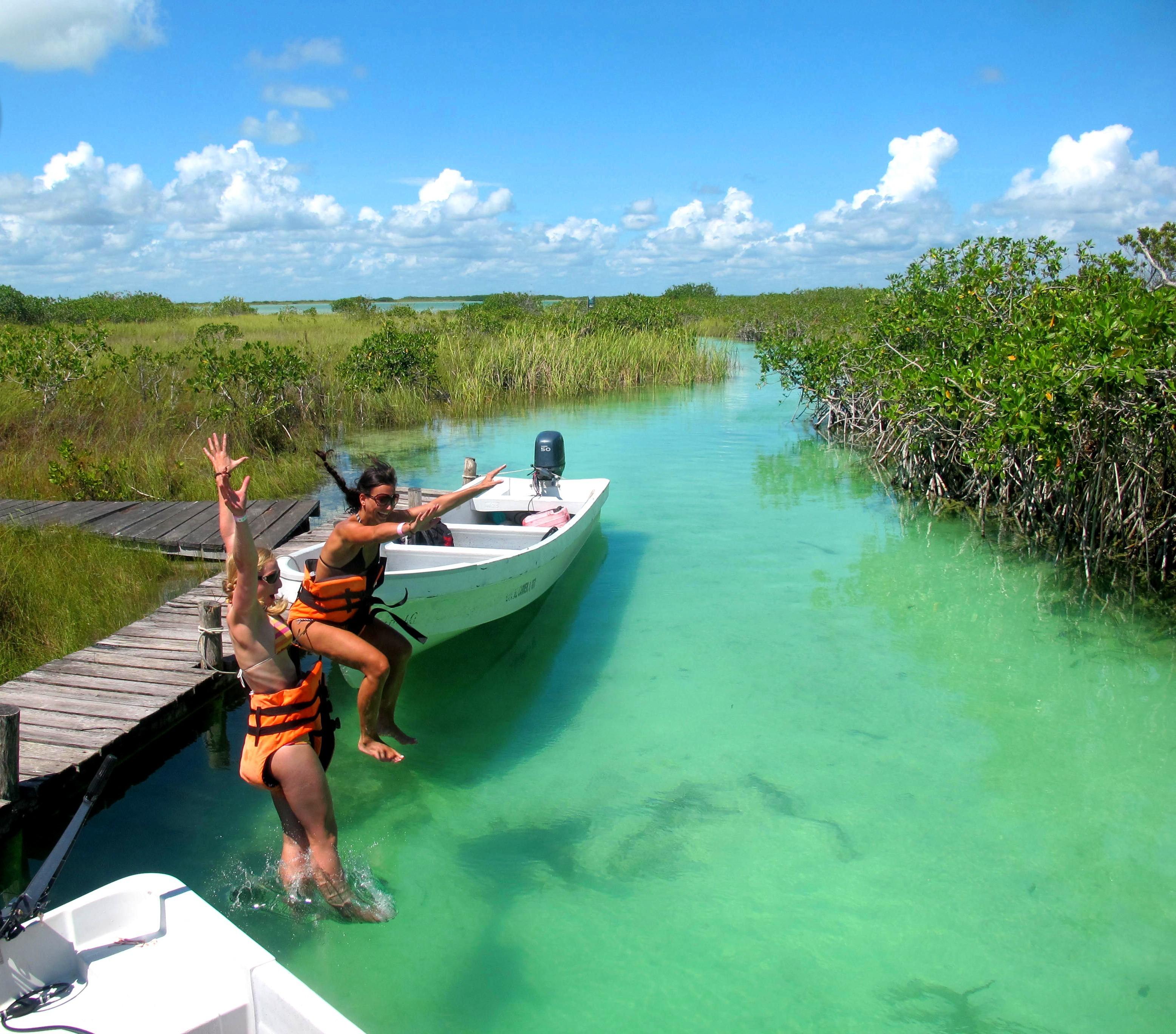 Sian Ka'an Lagoons & Cenote Escondido Adventure