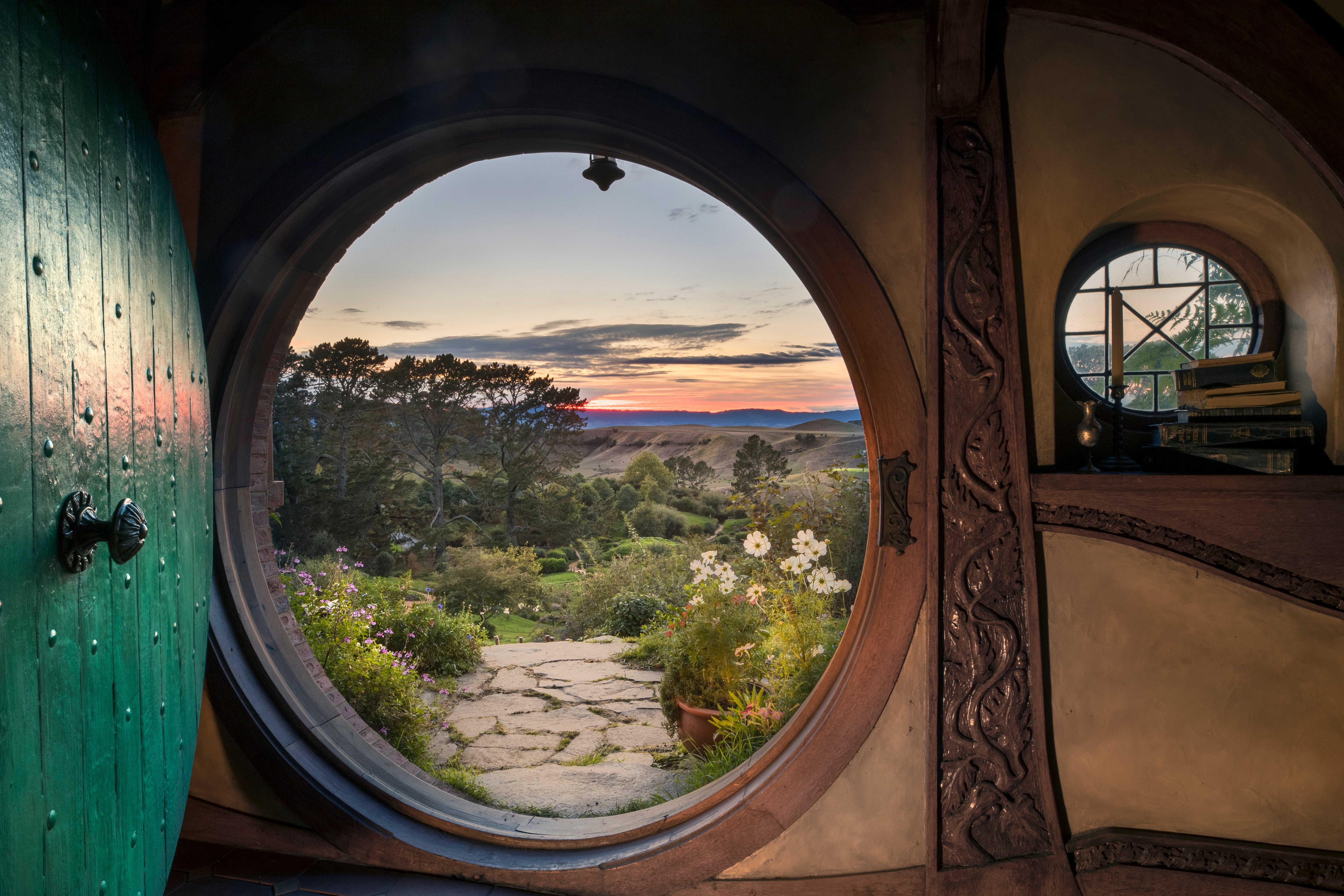 From Auckland: Waitomo & Hobbiton Coach Tour with Lunch