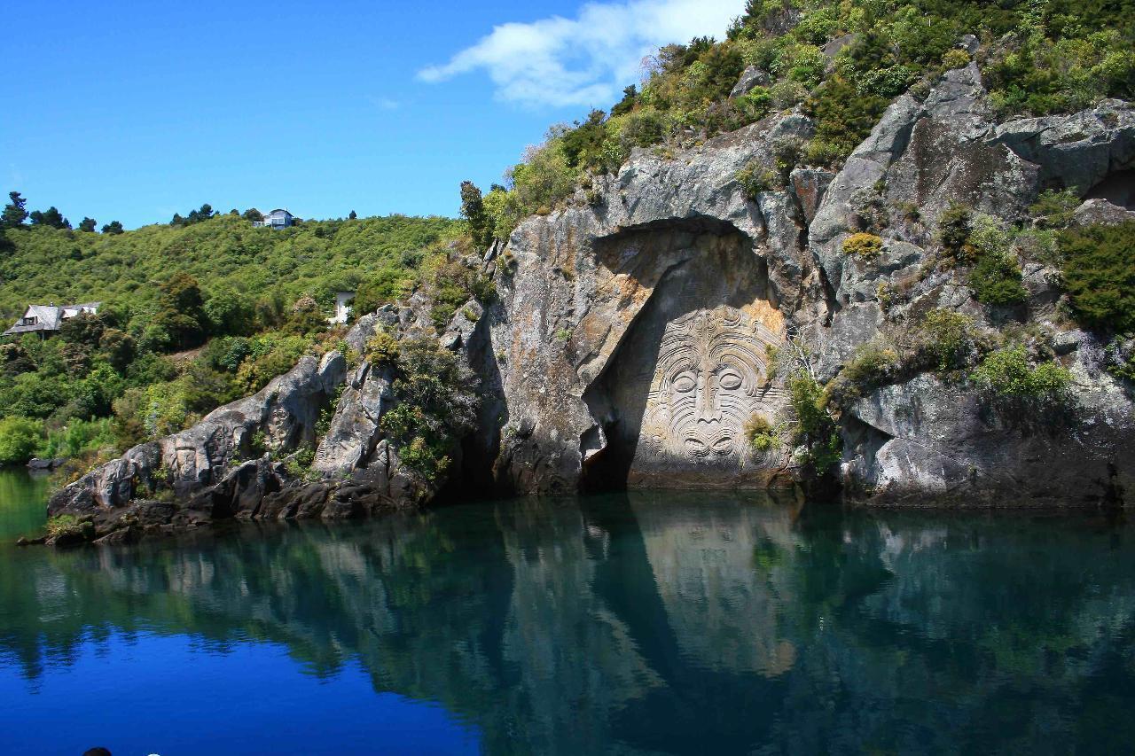Māori Rock Carvings Cruise on Lake Taupō