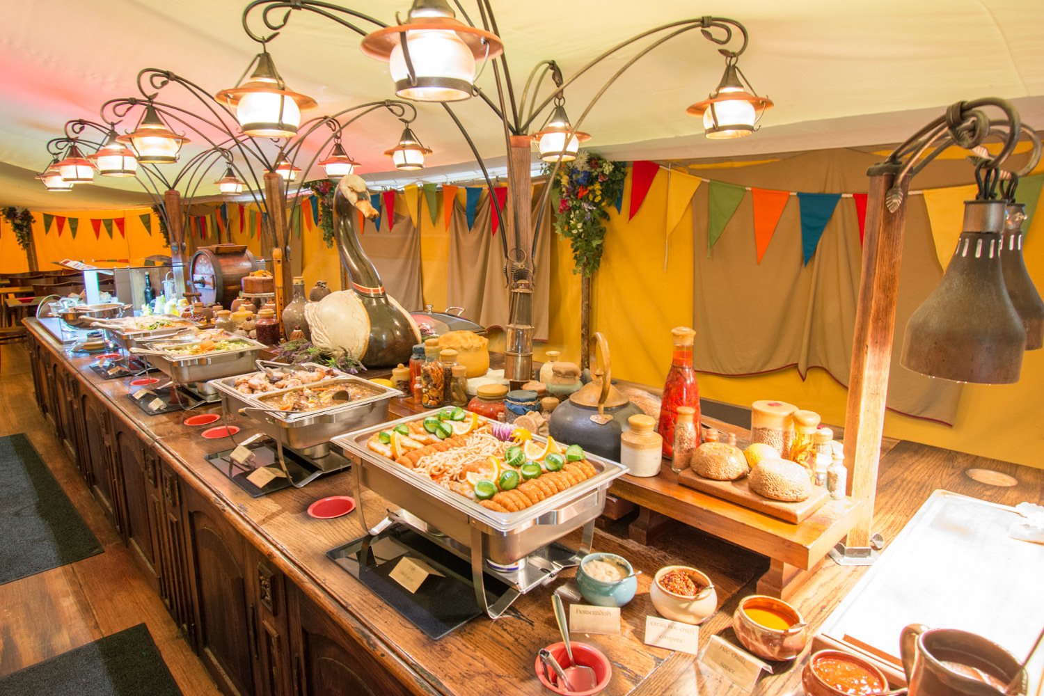 Auckland: Hobbiton and Waitomo Day Tour with Buffet Lunch