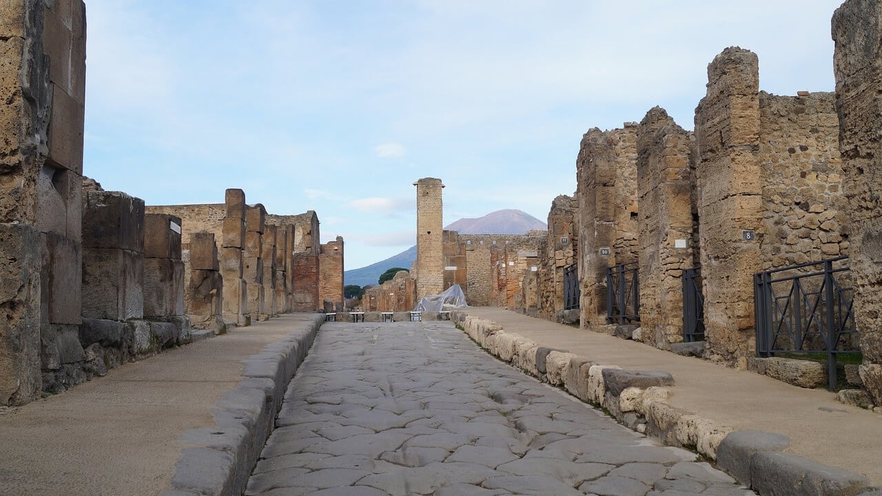 Sorrento to Pompeii Express: Skip-the-Line Guided Train Tour