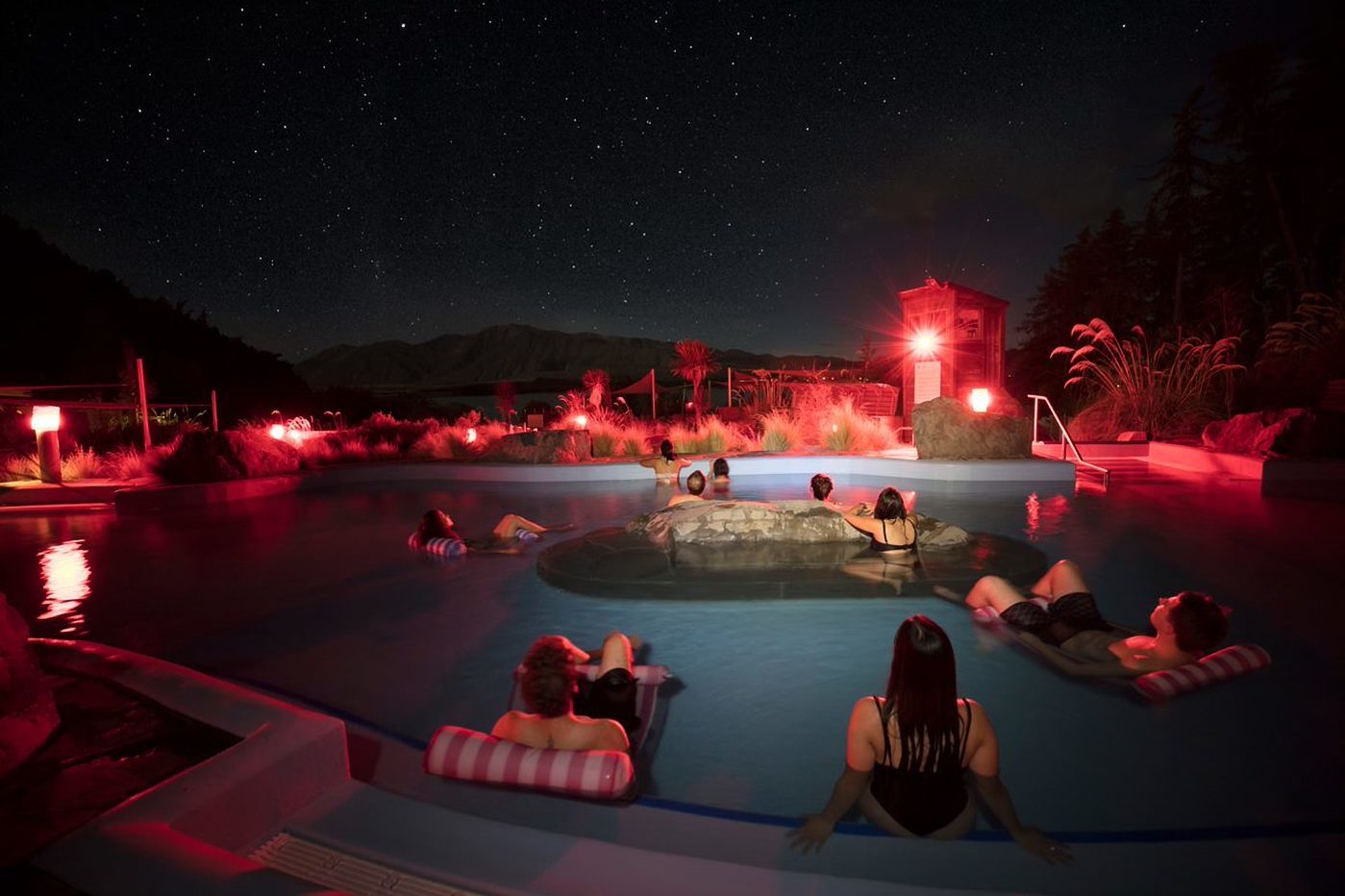 Lake Tekapo: 90-minute Hot Pools & Stargazing Experience