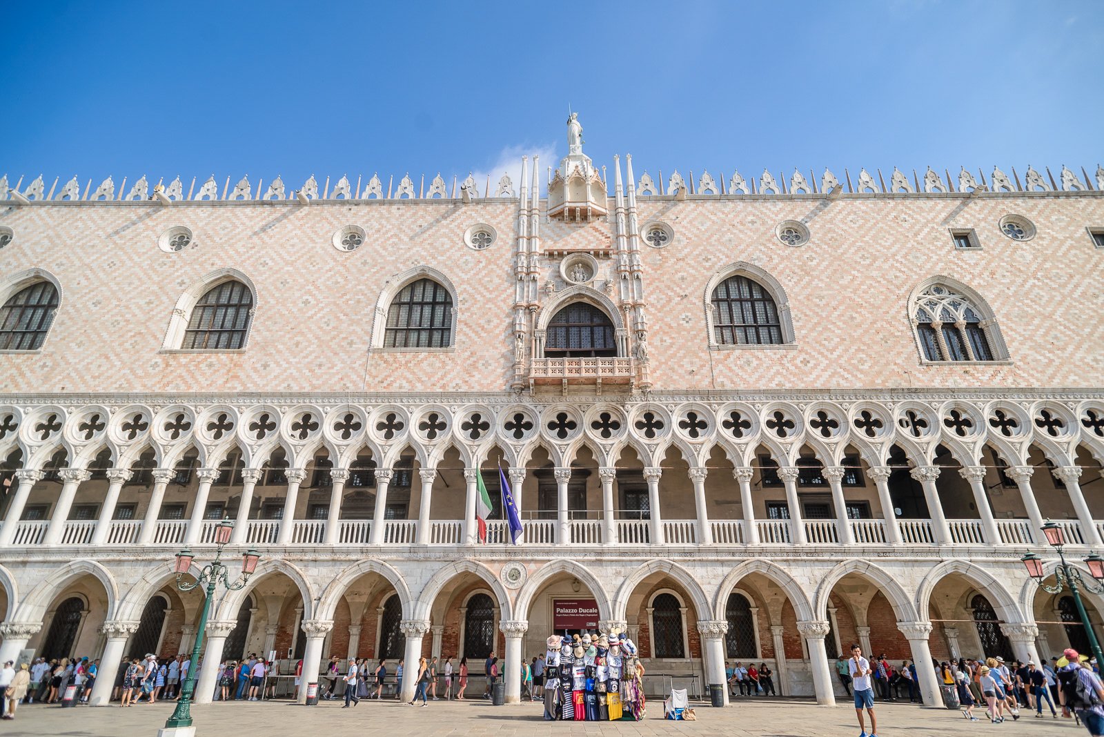 Doge's Palace upper loggia and Venetian Gothic columns — Venice tour