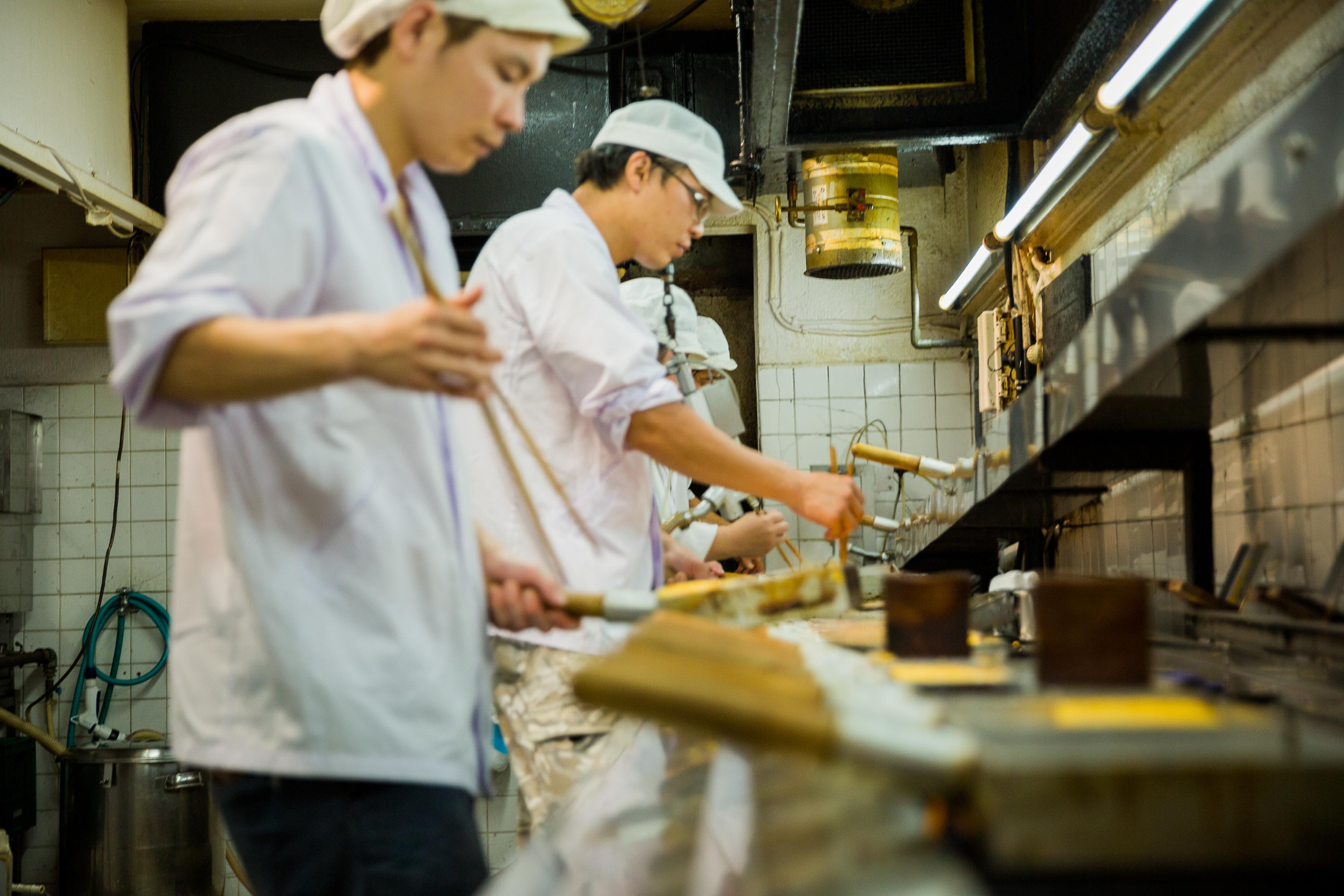 Tsukiji fish market tour — outer market stalls, street food and Tsukiji Hongwanji — image 18
