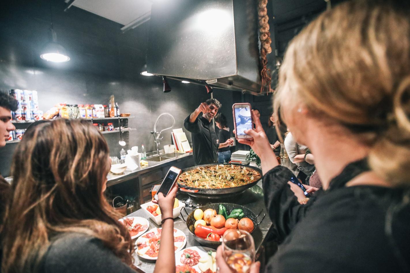 paella cooking class in Barcelona — photo 12