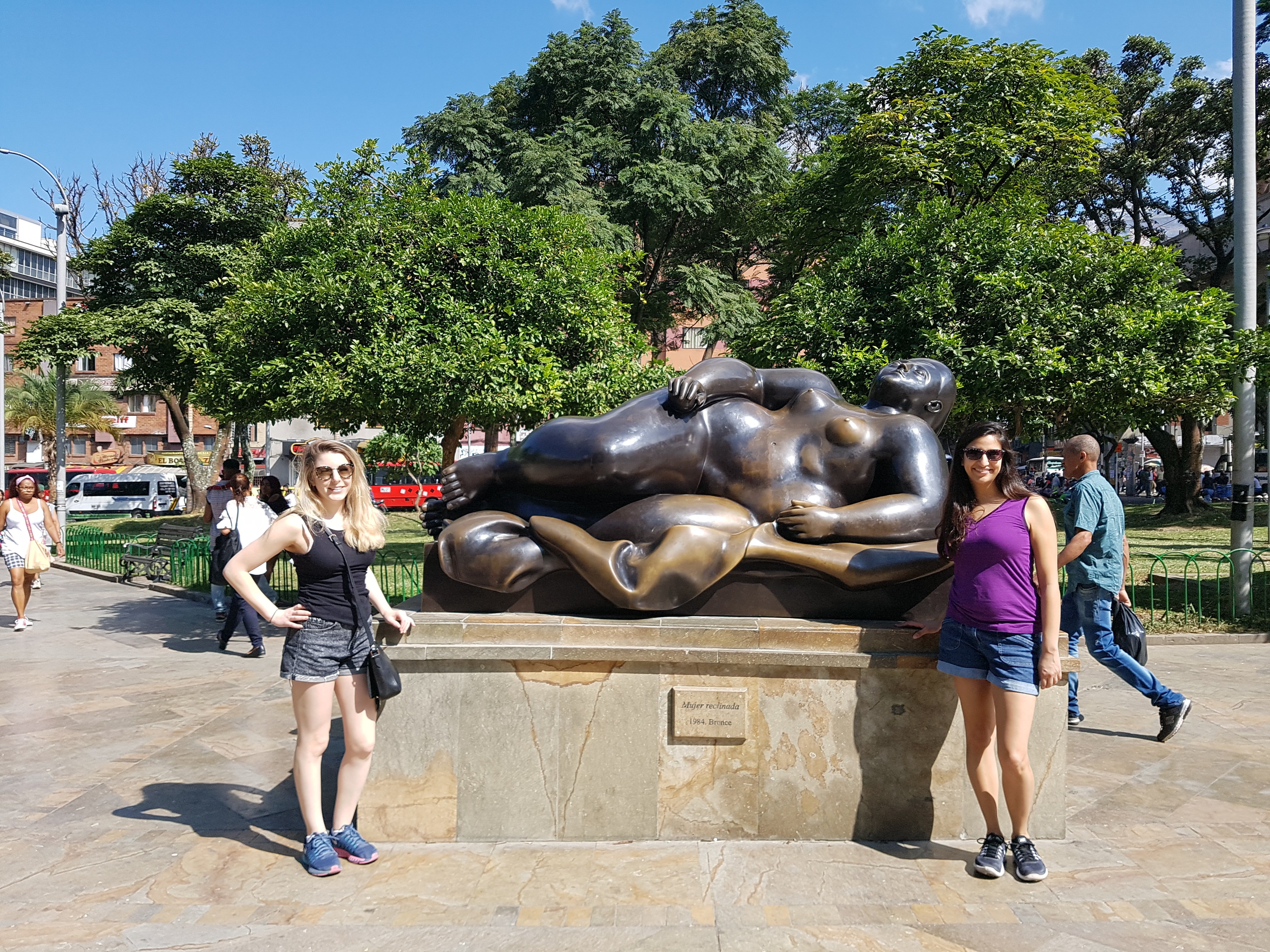Medellín Private Tour: Comuna 13, Cable Car & Botero Plaza