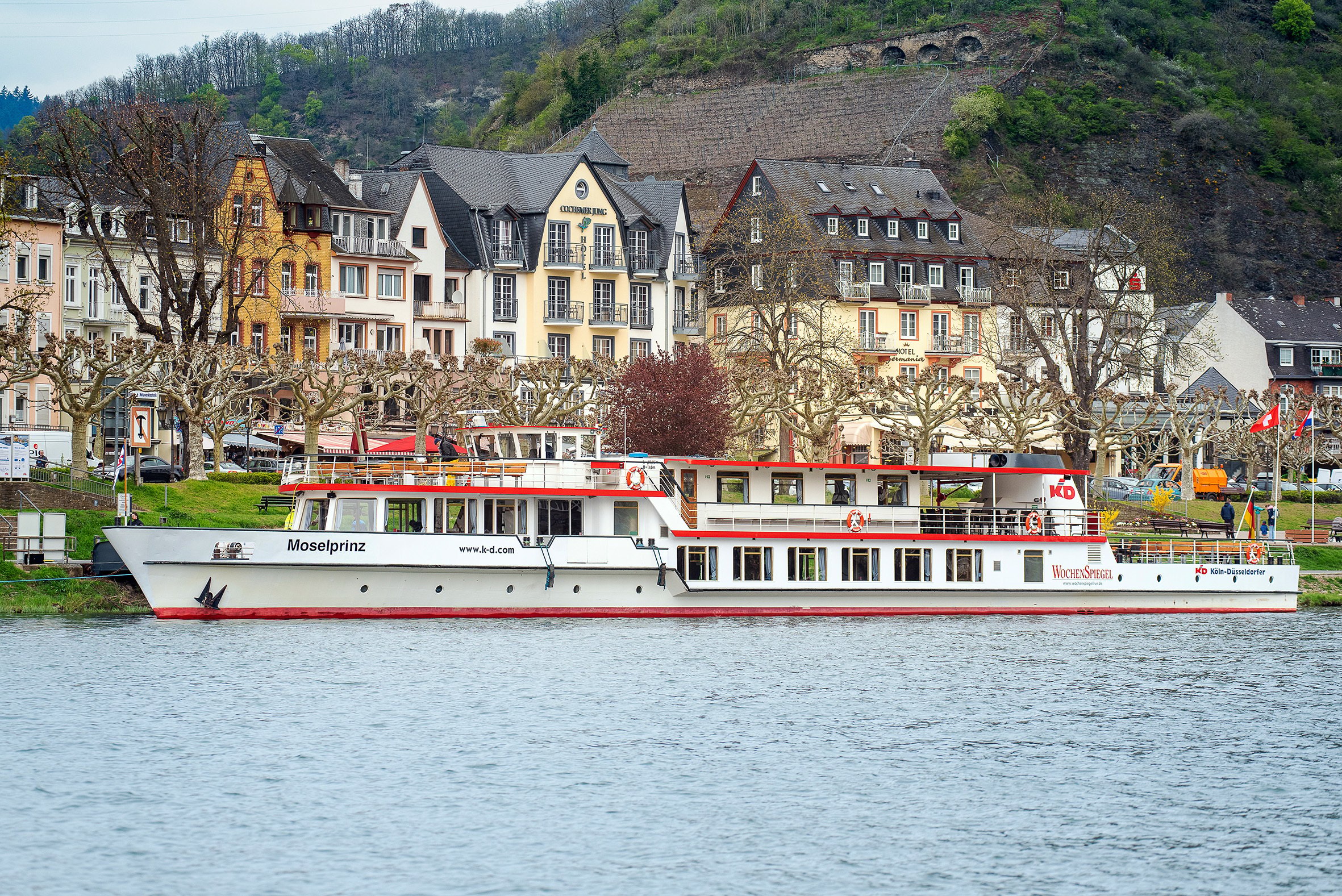 Mosel Cochem Kreuzfahrt Weinberge