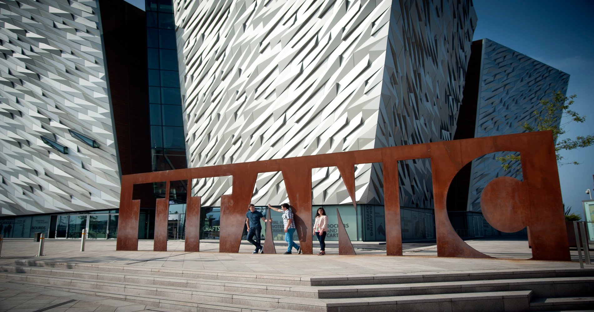 Dublin: Belfast (Titanic or Taxi), Dunluce & Causeway Trip