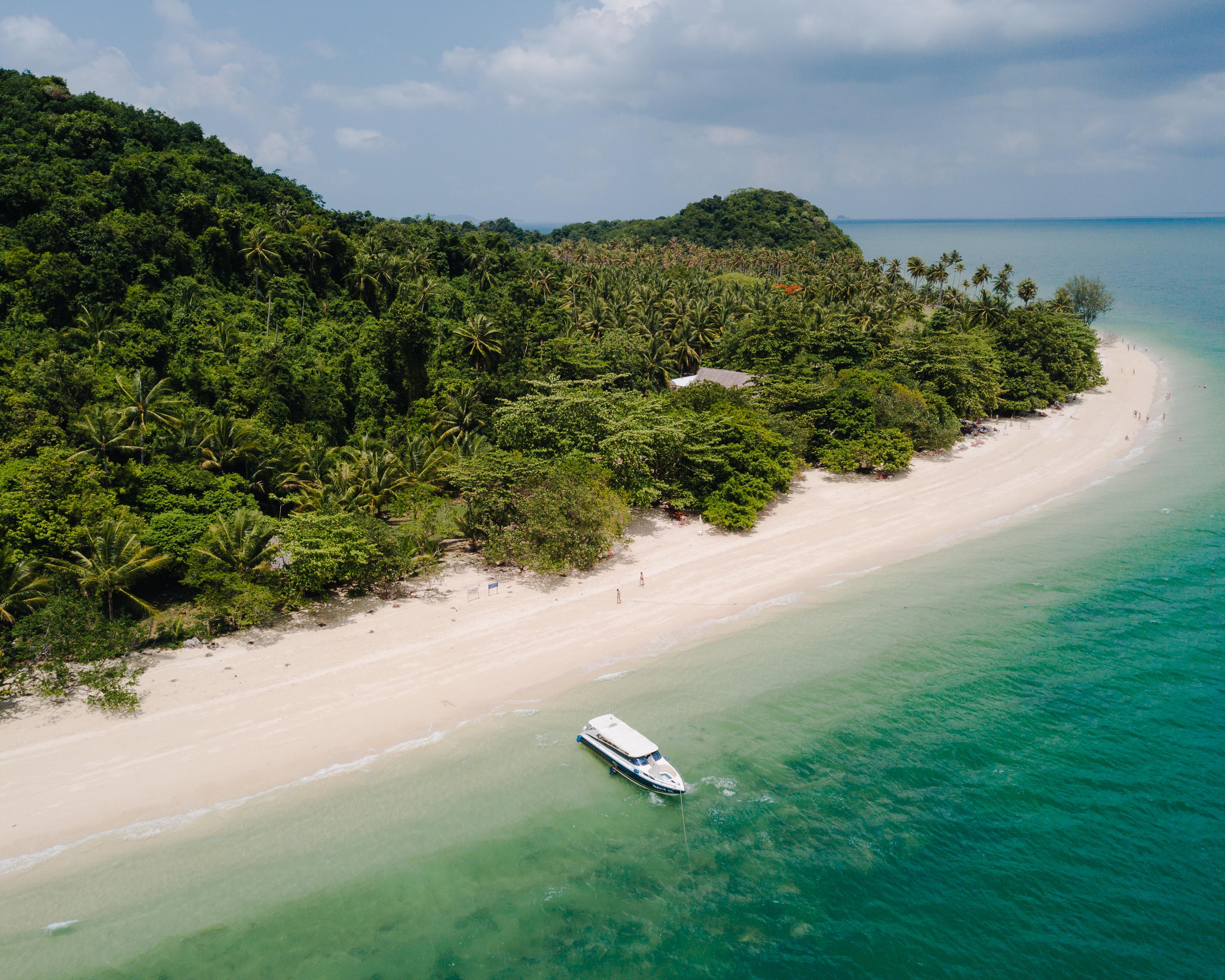 Phi Phi Islands Sunrise Speedboat Tour from Phuket