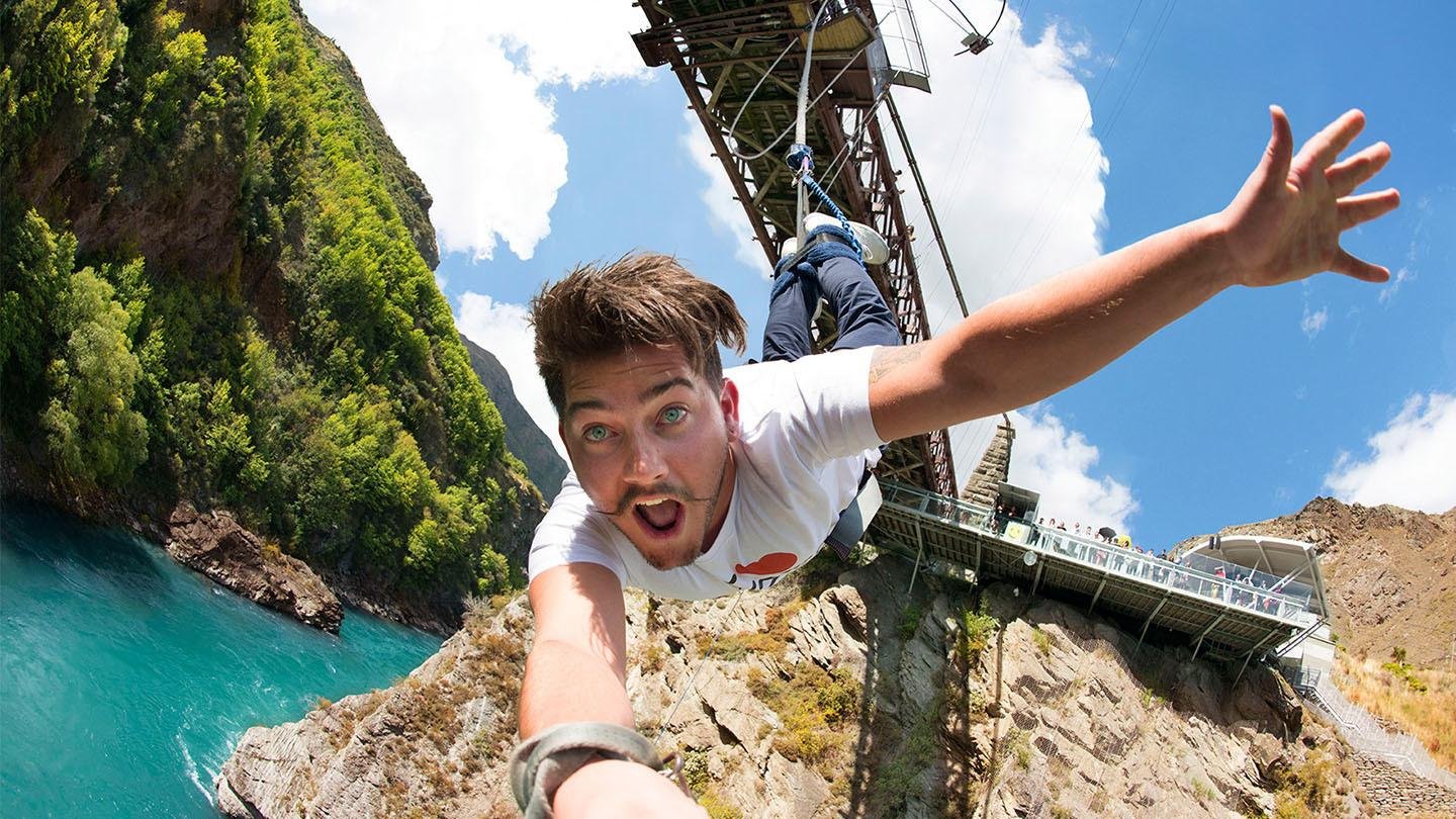 Queenstown: Kawarau Bridge Bungy - World's First Bungy!
