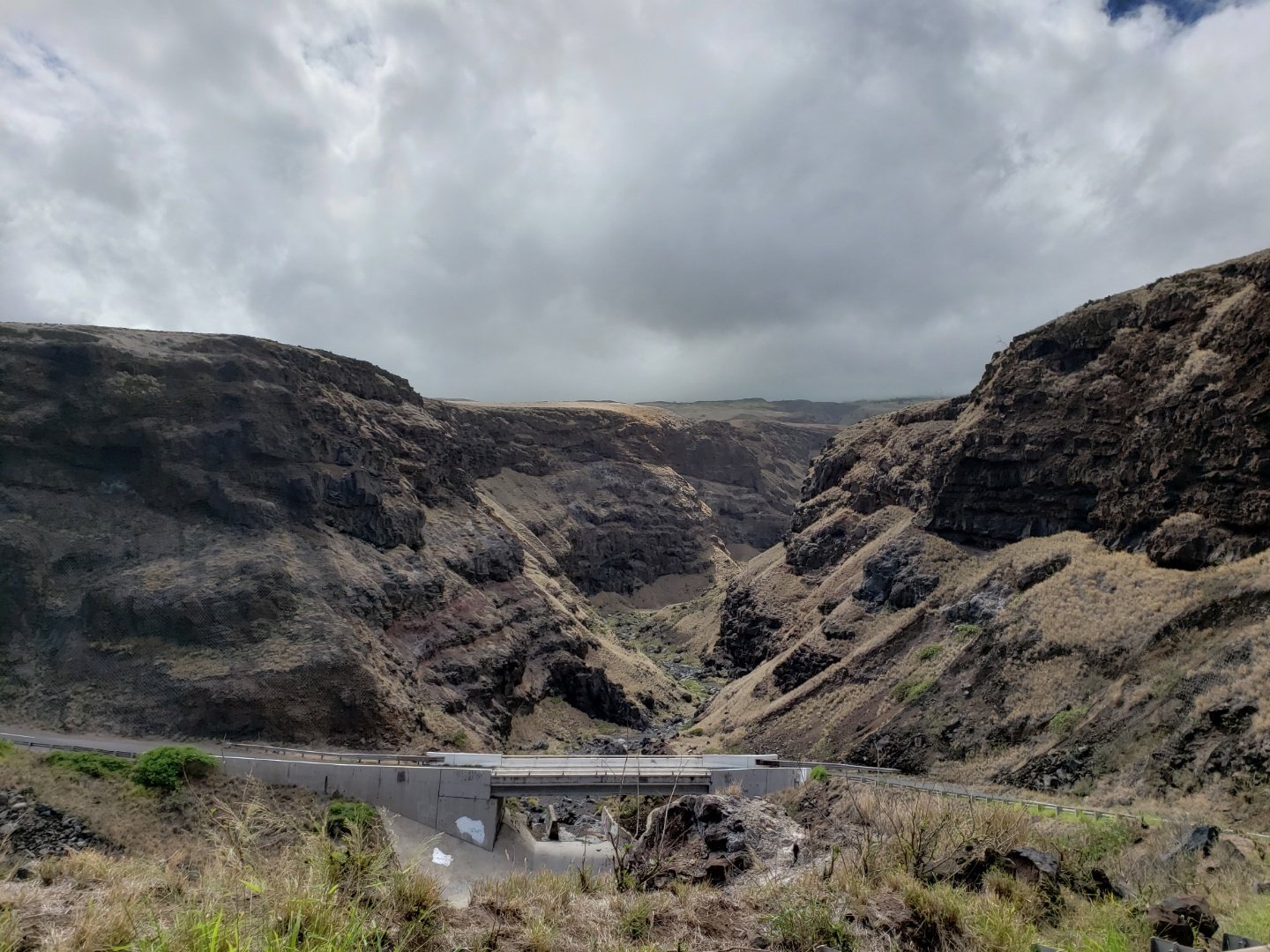 Road to Hana tour on Maui — Hāna Highway waterfalls and black-sand beach — image 14