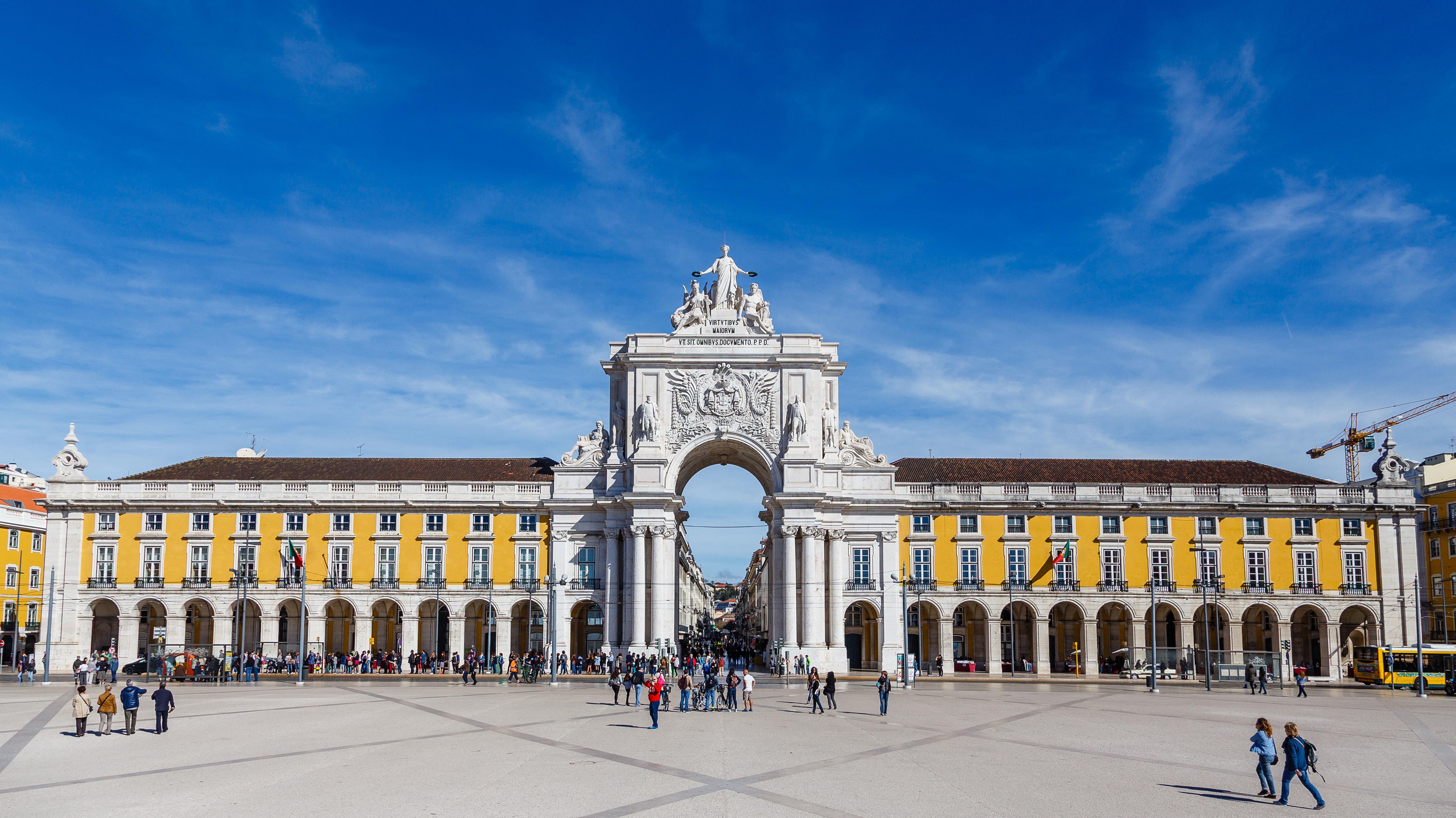 Lisbon Private Tuk-Tuk Tour with Hotel Pickup