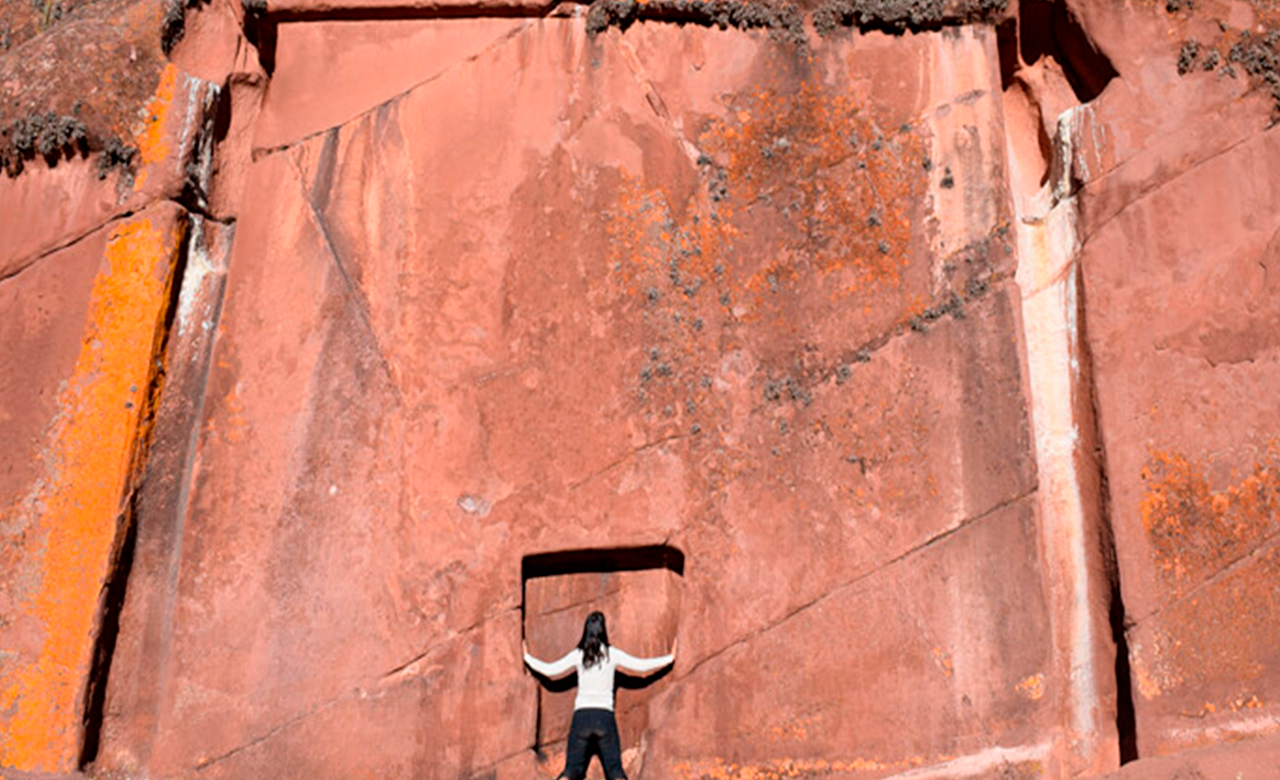 5h tour from Puno to Aramu Muru portal and Inca Ruins