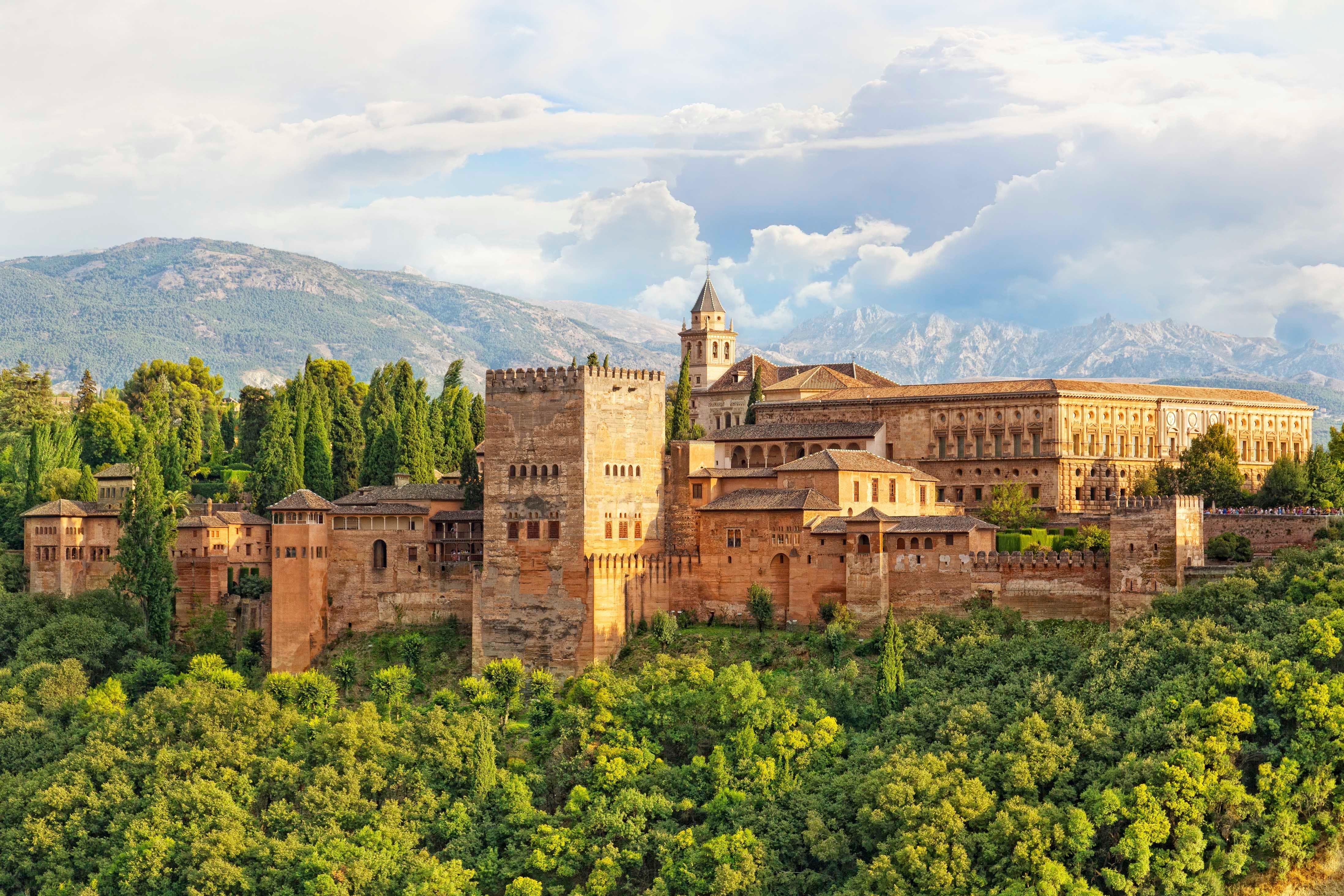 Alhambra Guided Tour with Fast-Track Entry