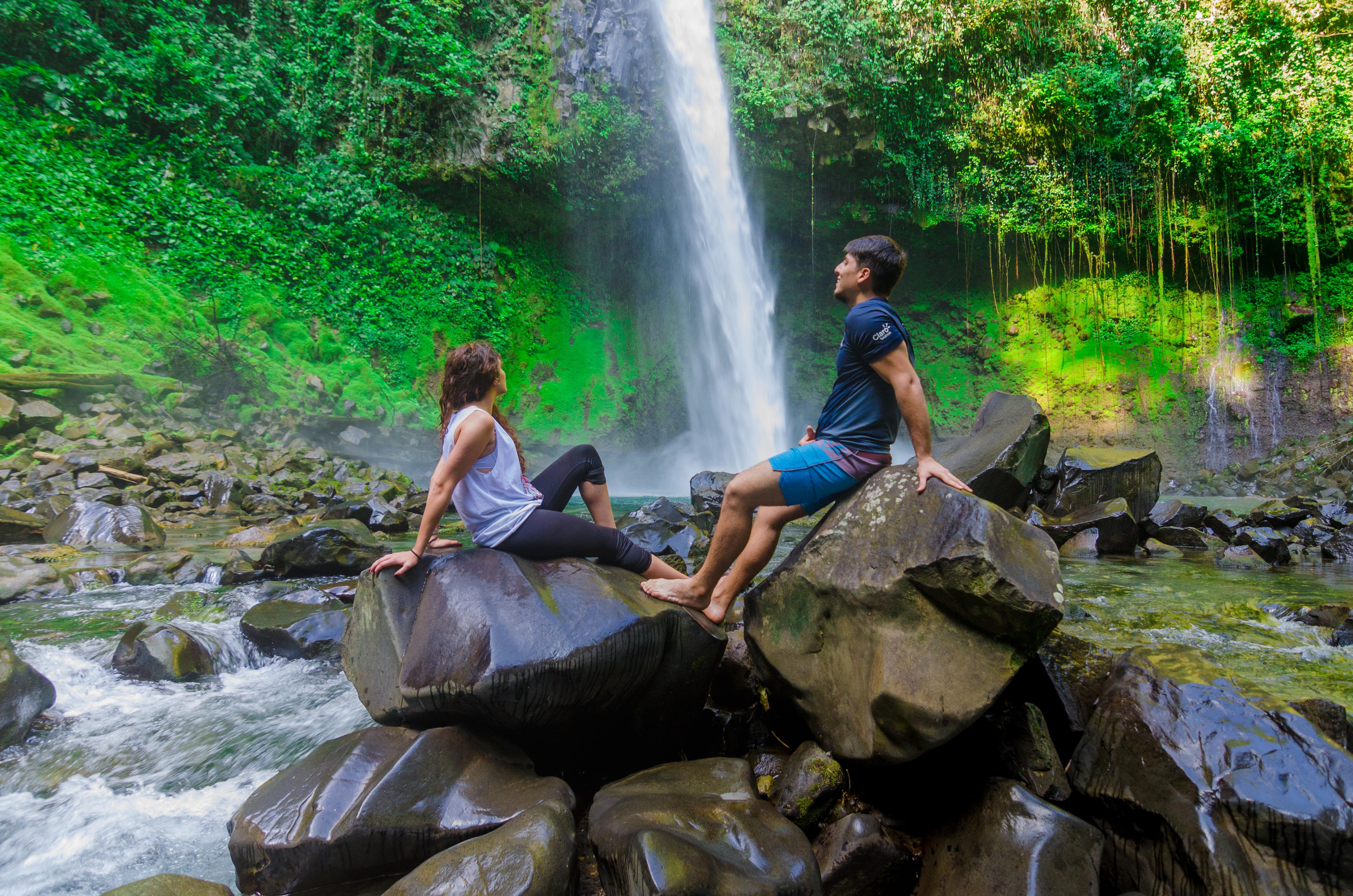 Arenal Volcano, Hanging Bridges & La Fortuna Waterfall Full-Day Tour