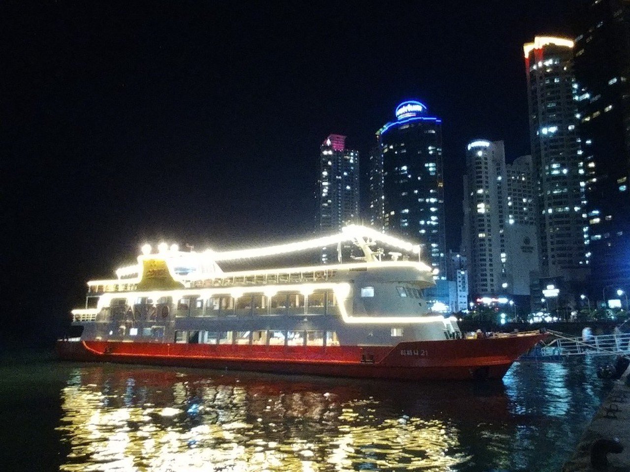 Busan: Night Viewpoints with Evening Cruise w/ Fireworks