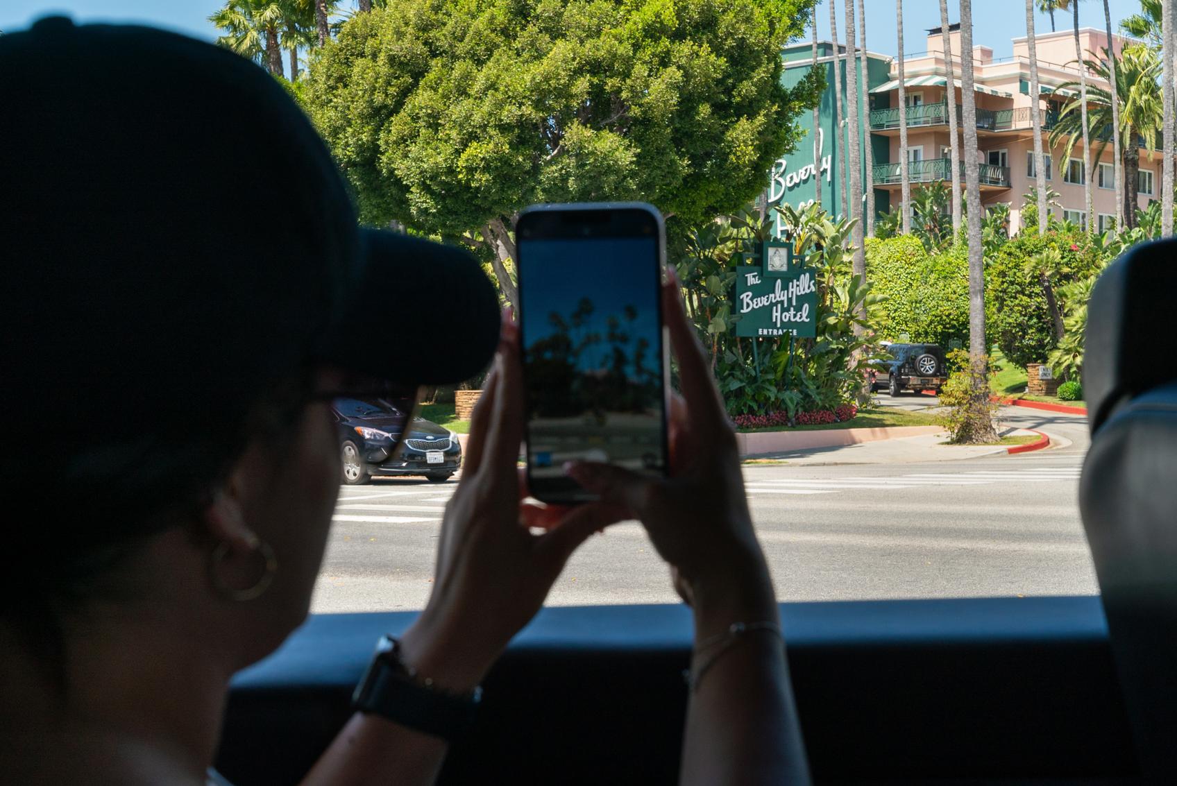 Los Angeles celebrity homes tour — open-air bus on the Hollywood and Beverly Hills route — image 3