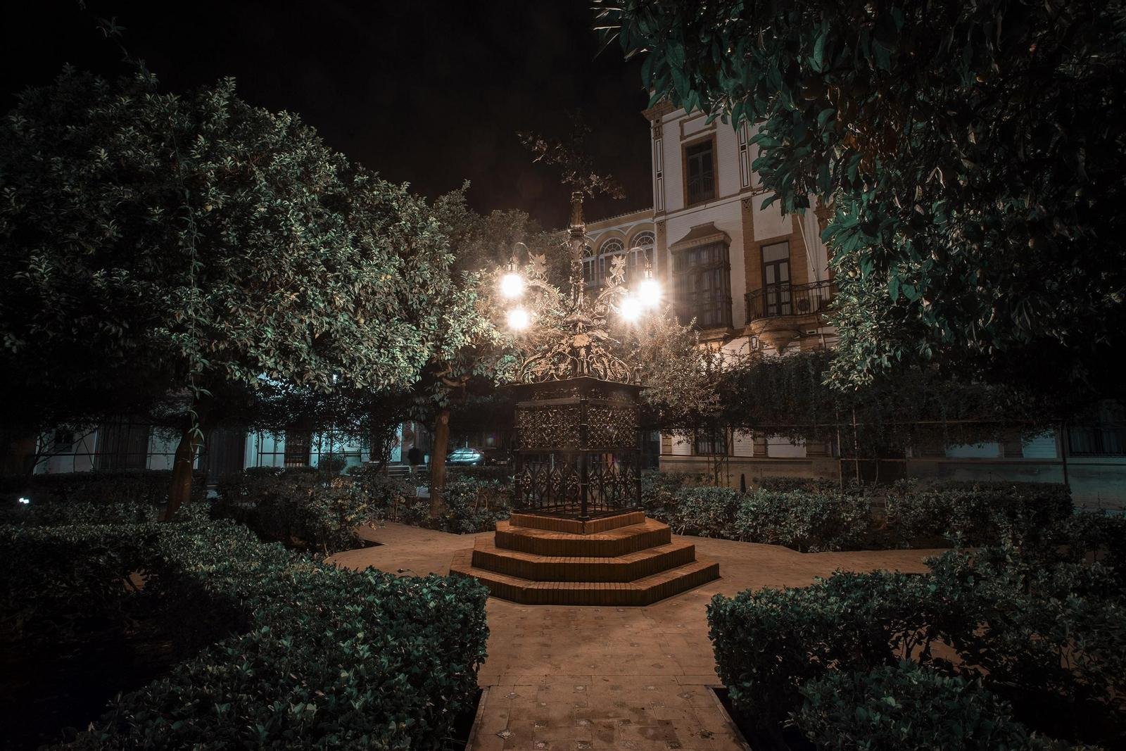 Seville Nocturnal Discovery: Historic Center & Riverside Walk
