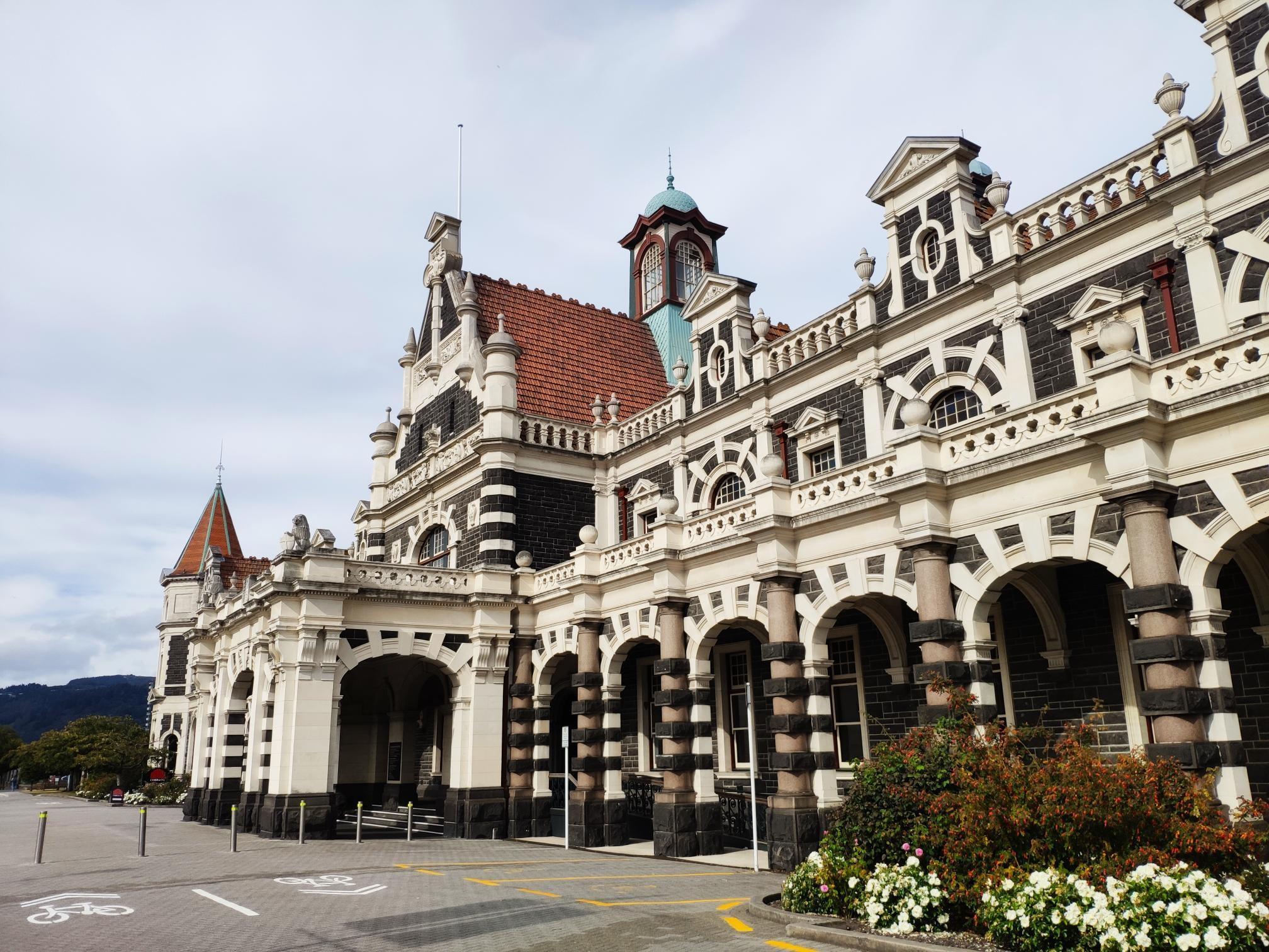 Dunedin Highlights & Larnach Castle Gardens