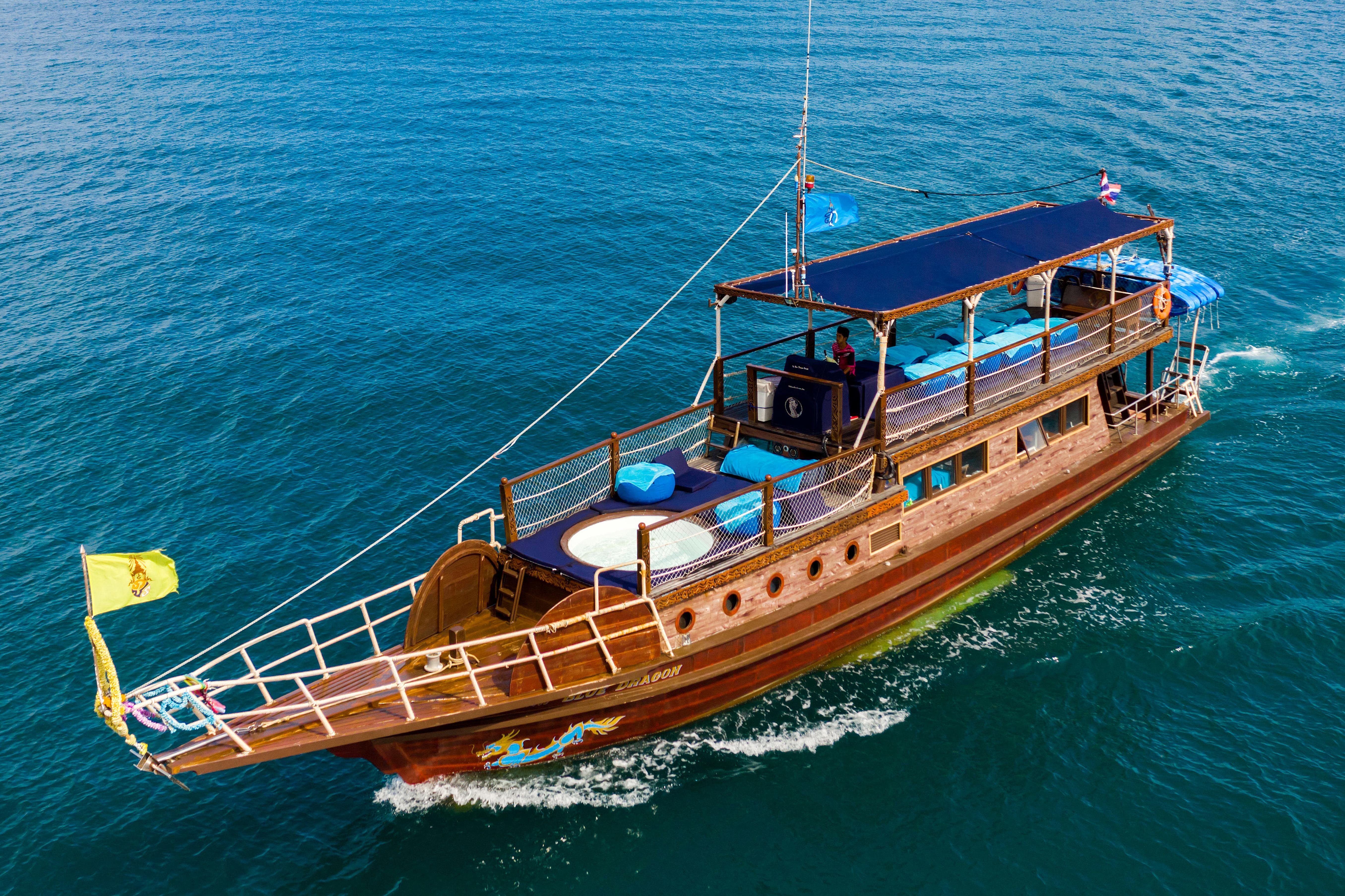 Ang Thong Marine Park Semi-Private Yacht Cruise from Koh Samui