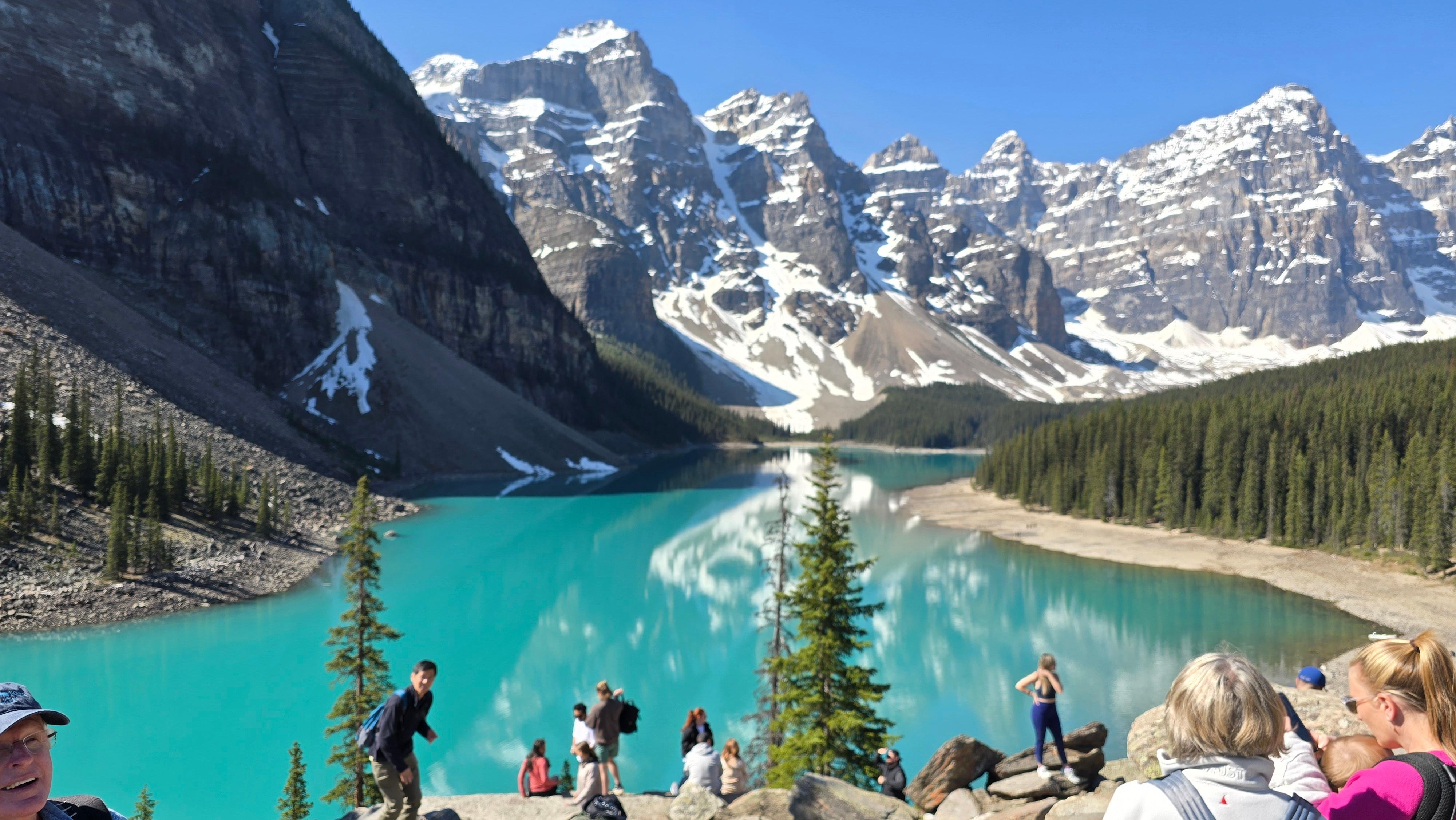Moraine Lake & Lake Louise Half-Day Tour from Calgary or Banff