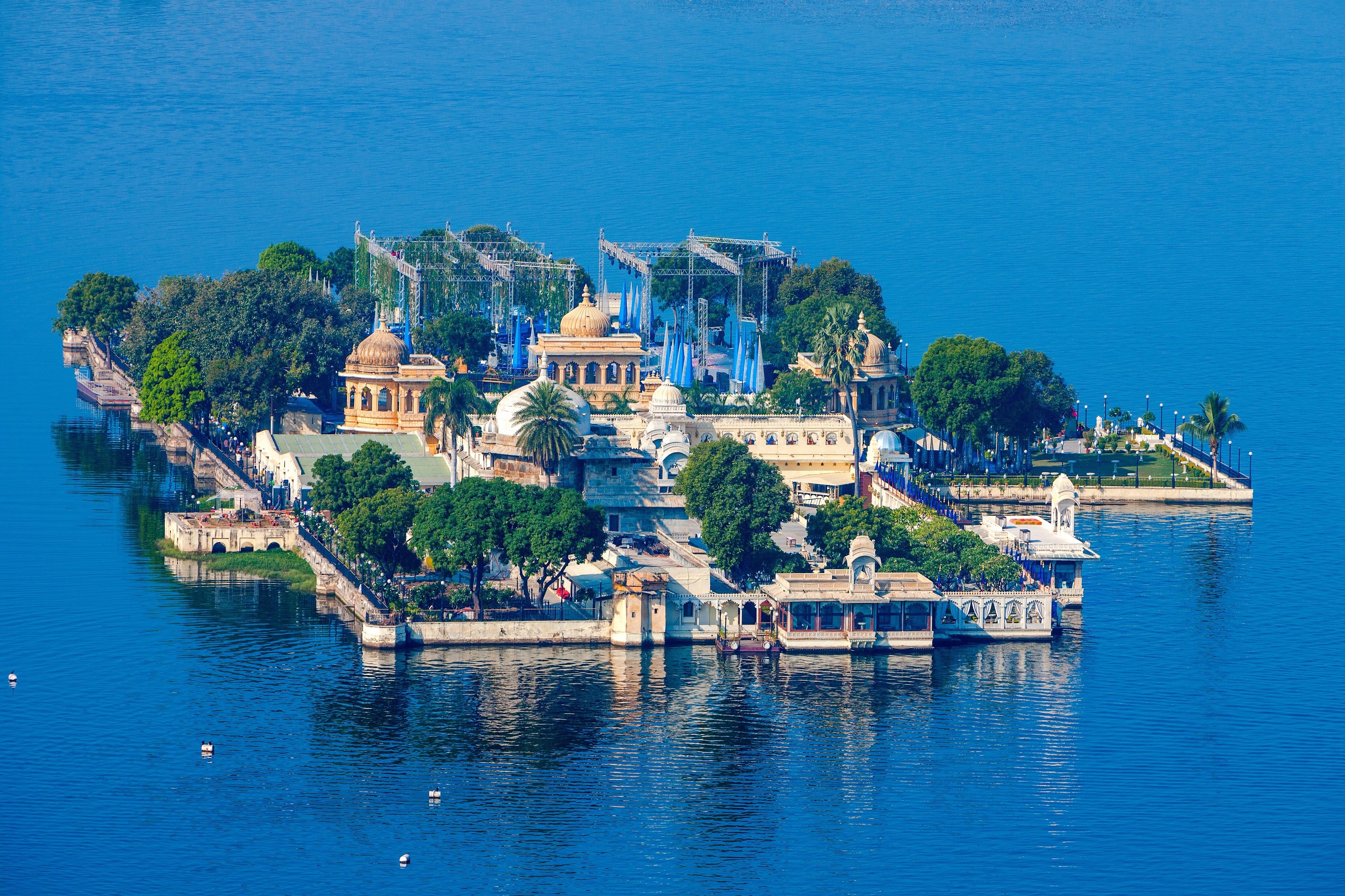 Udaipur Guided Ghat Walk & Lake Pichola Boat Tour
