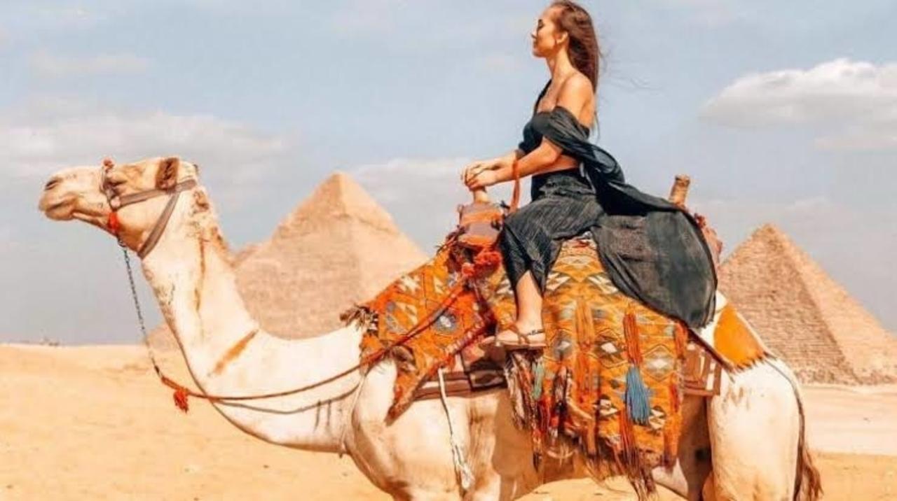 Cairo in a Day: Pyramids, Museum & Bazaar by Flight from Sharm
