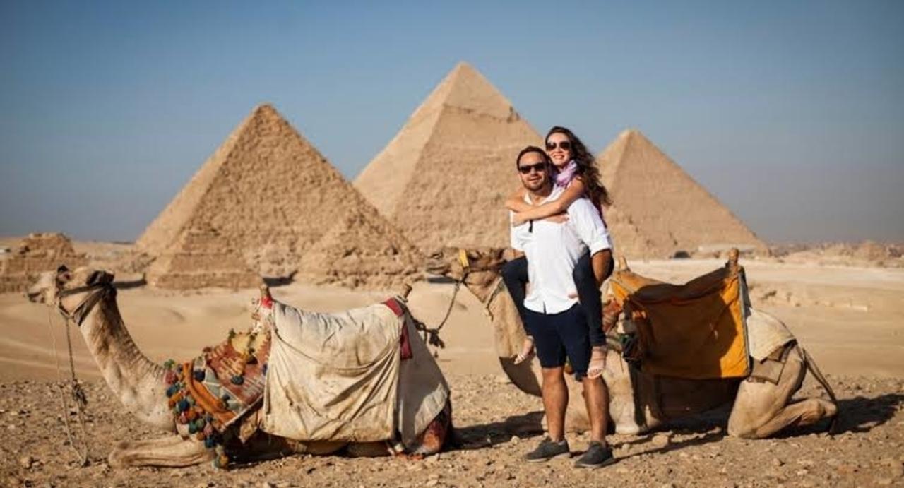 Cairo in a Day: Pyramids, Museum & Bazaar by Flight from Sharm