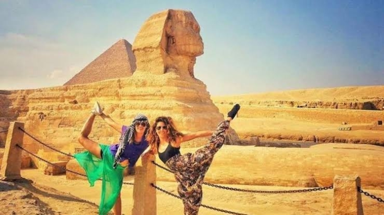 Cairo in a Day: Pyramids, Museum & Bazaar by Flight from Sharm