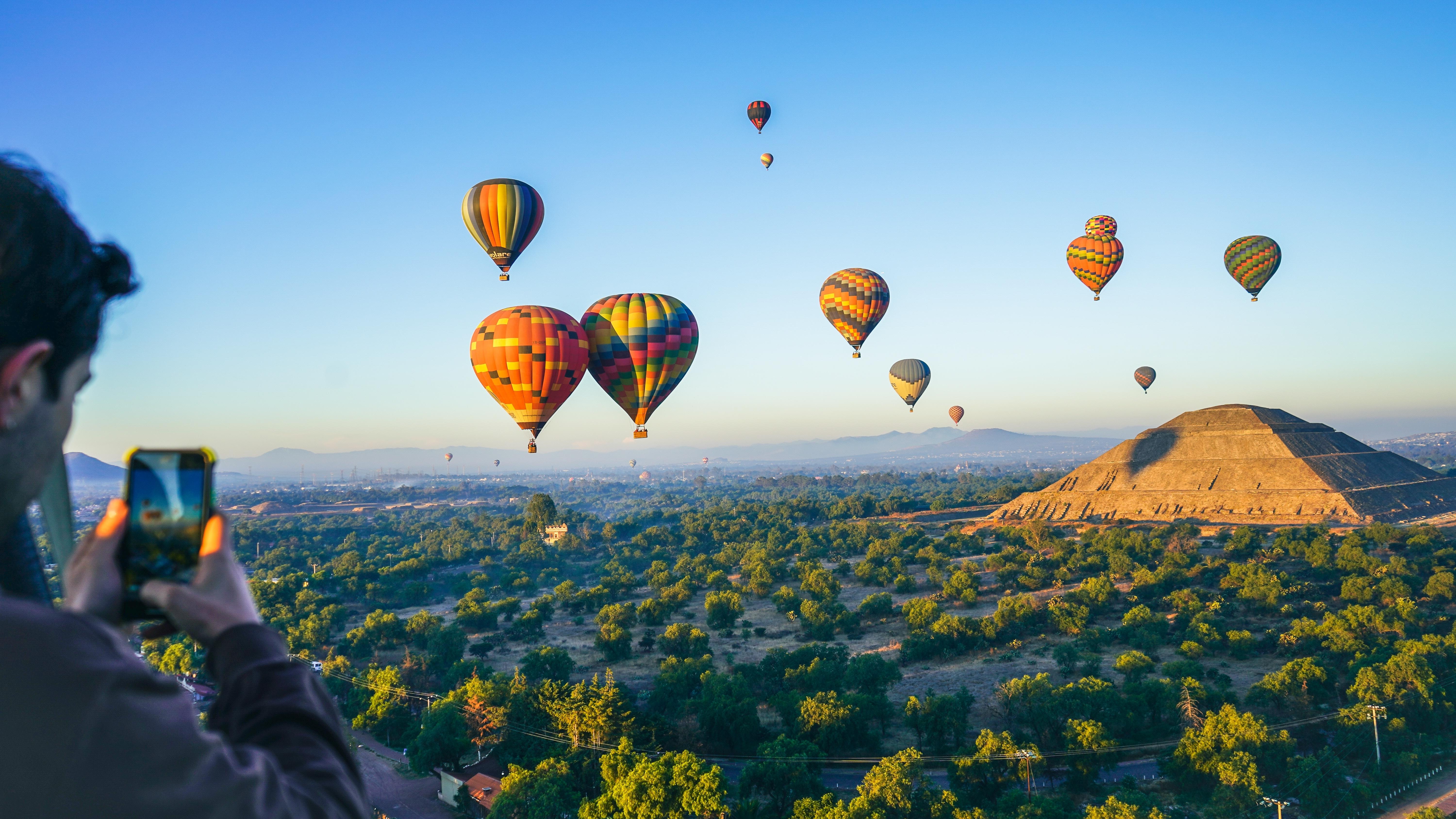 Teotihuacan Sunrise Hot Air Balloon Expedition from Mexico City