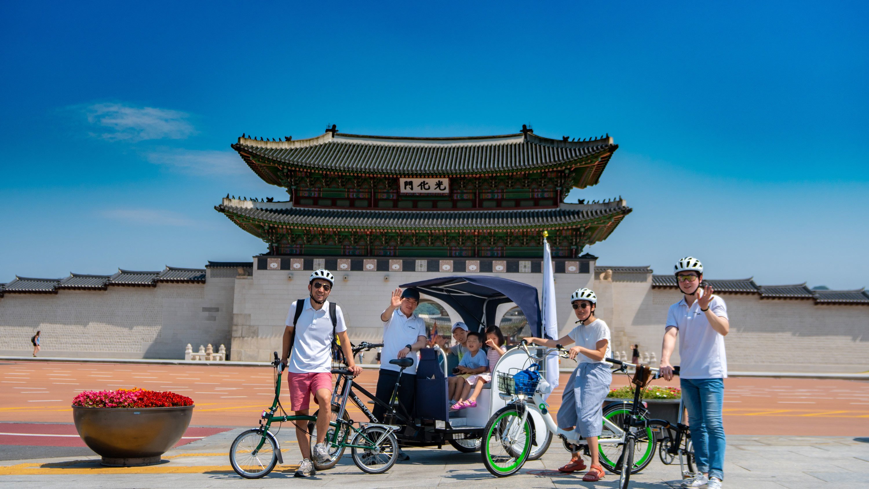 Seoul: Guided Small Group V.I.P Morning Pedicab Tour