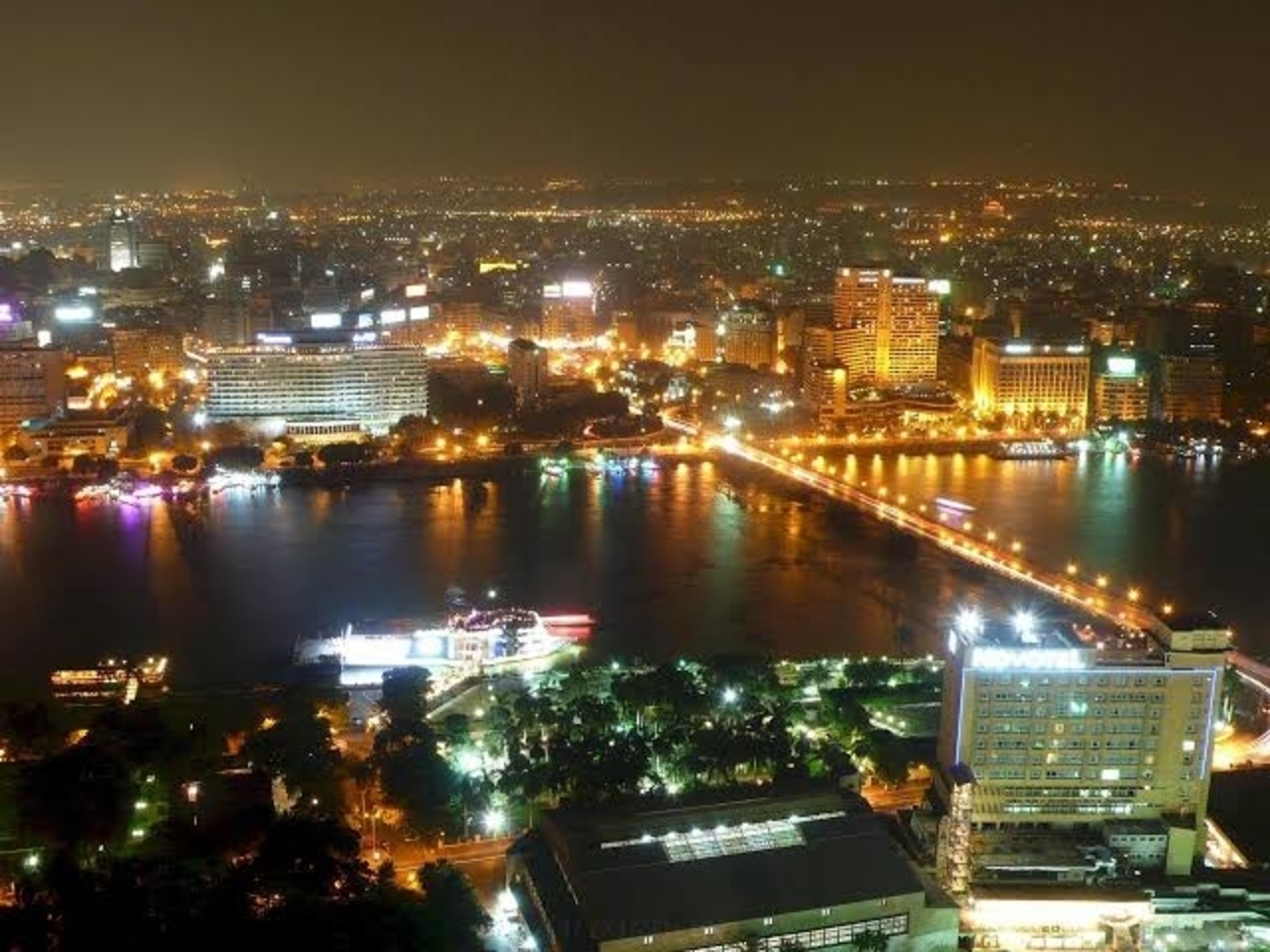 Cairo Evening: Giza Sound & Light Show and Local City Tour