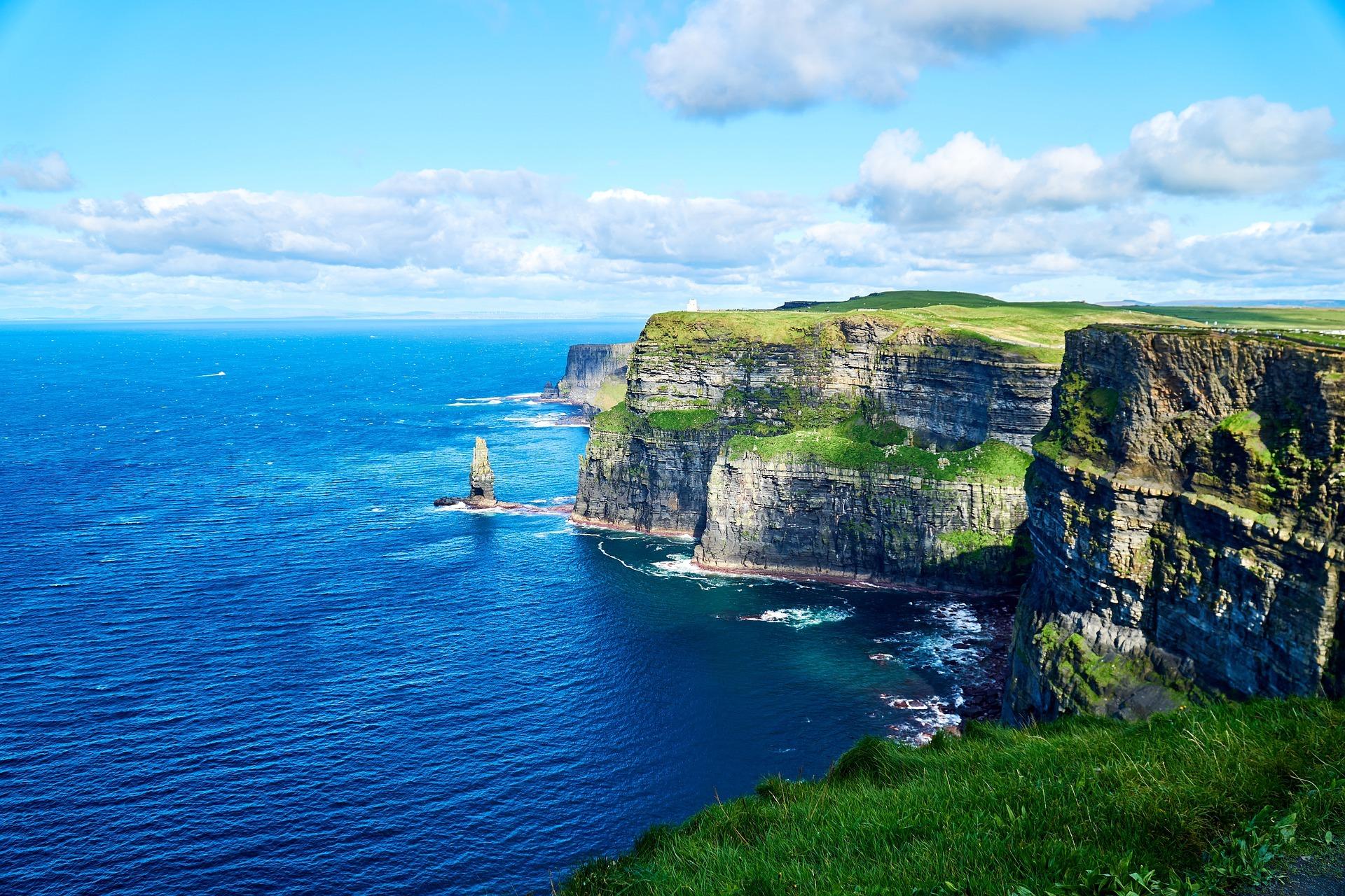 Rail Tour: The Cliffs of Moher & Bunratty Castle Tour