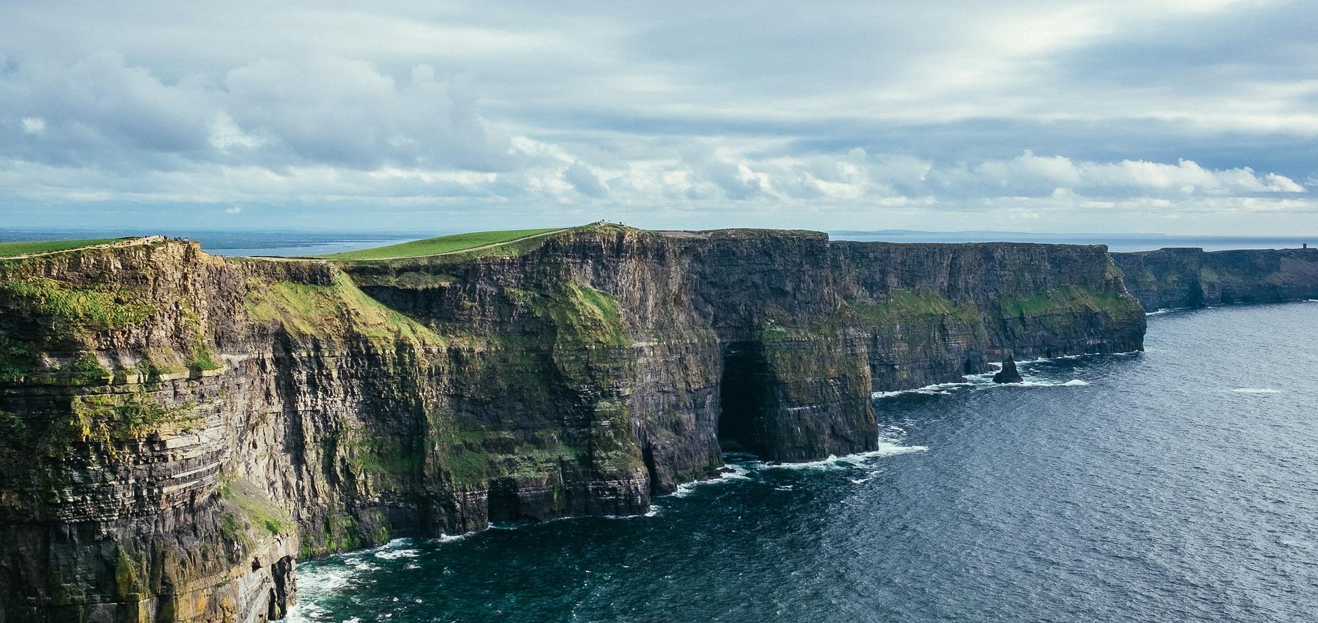 Rail Tour: The Cliffs of Moher & Bunratty Castle Tour