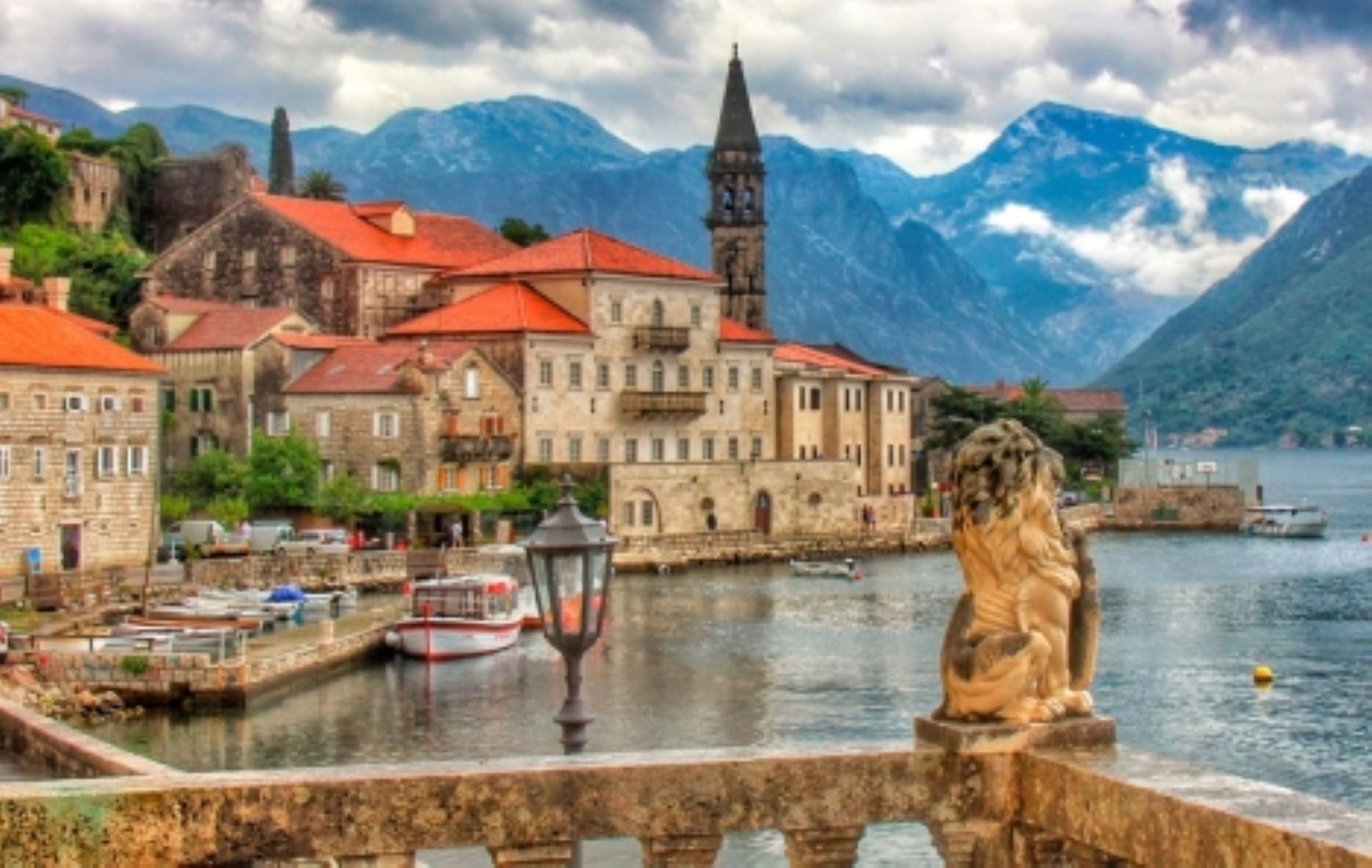 Dubrovnik to Montenegro: Bay of Kotor Day Tour with Optional Cruise