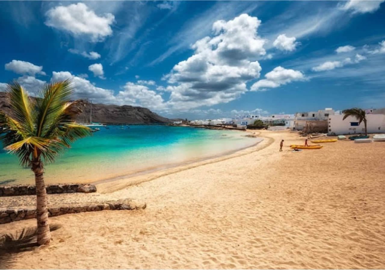 Teguise Market & La Graciosa Island Day Trip