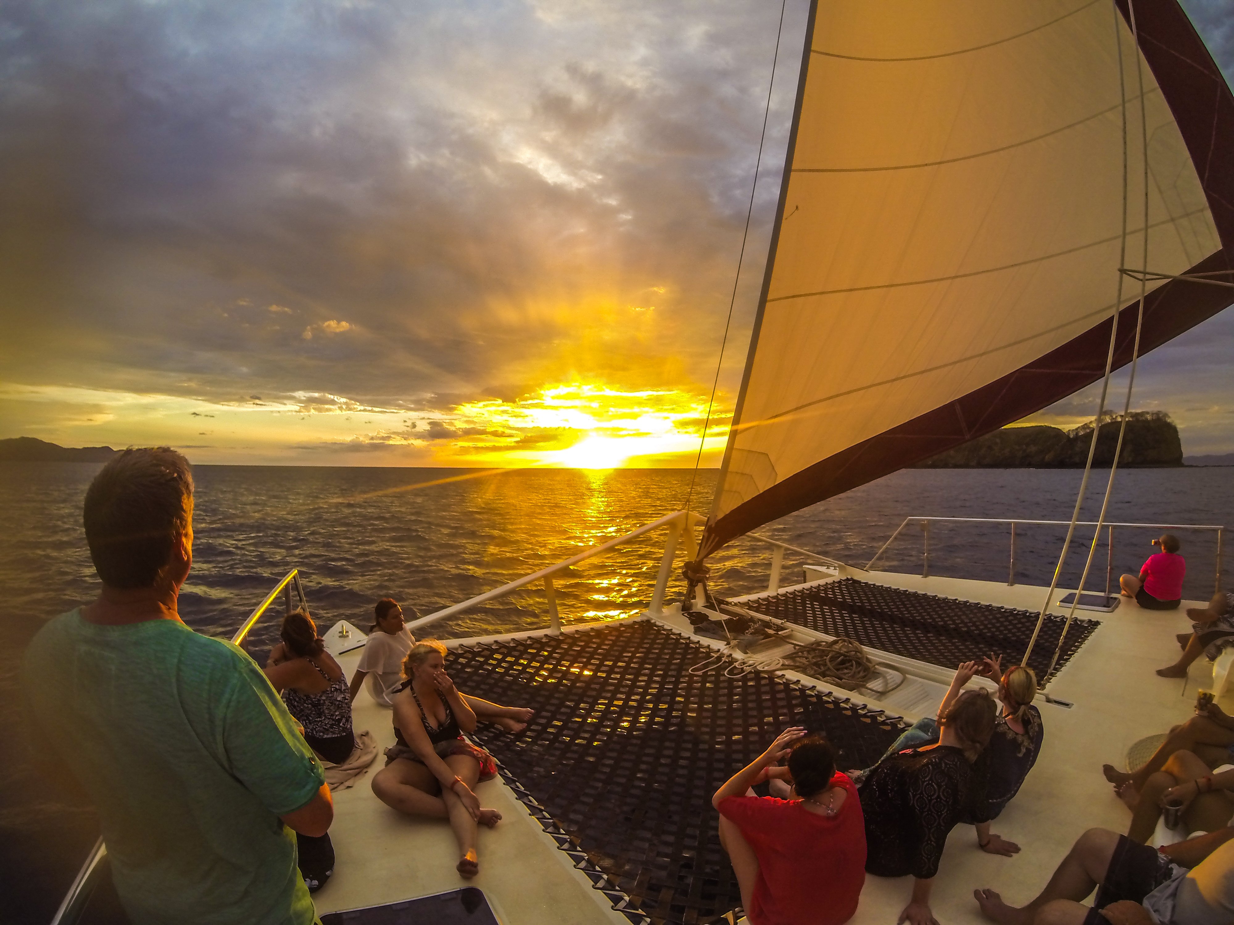 Playas del Coco: Sunset Catamaran Sailing & Snorkeling