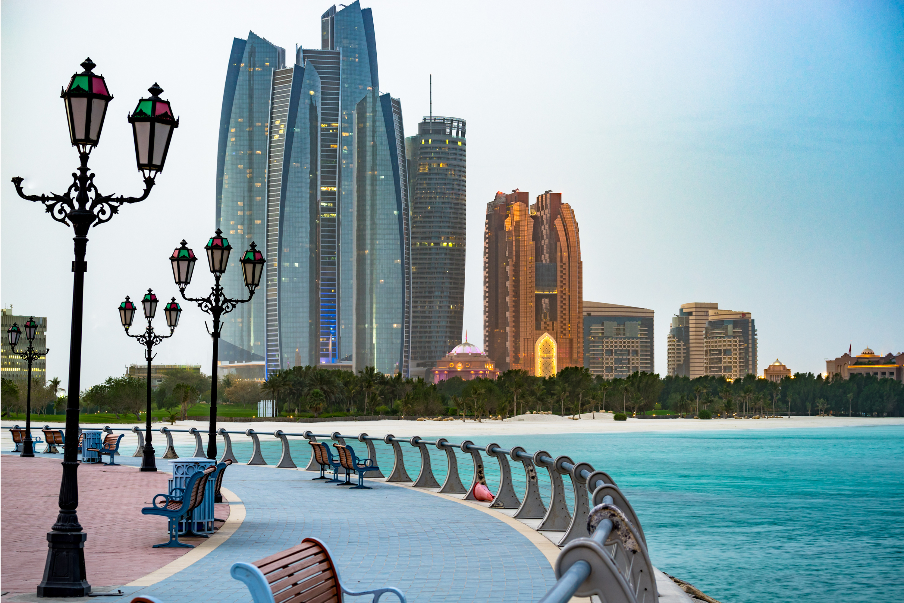 Abu Dhabi Day Tour from Dubai: Sheikh Zayed Mosque & City Highlights