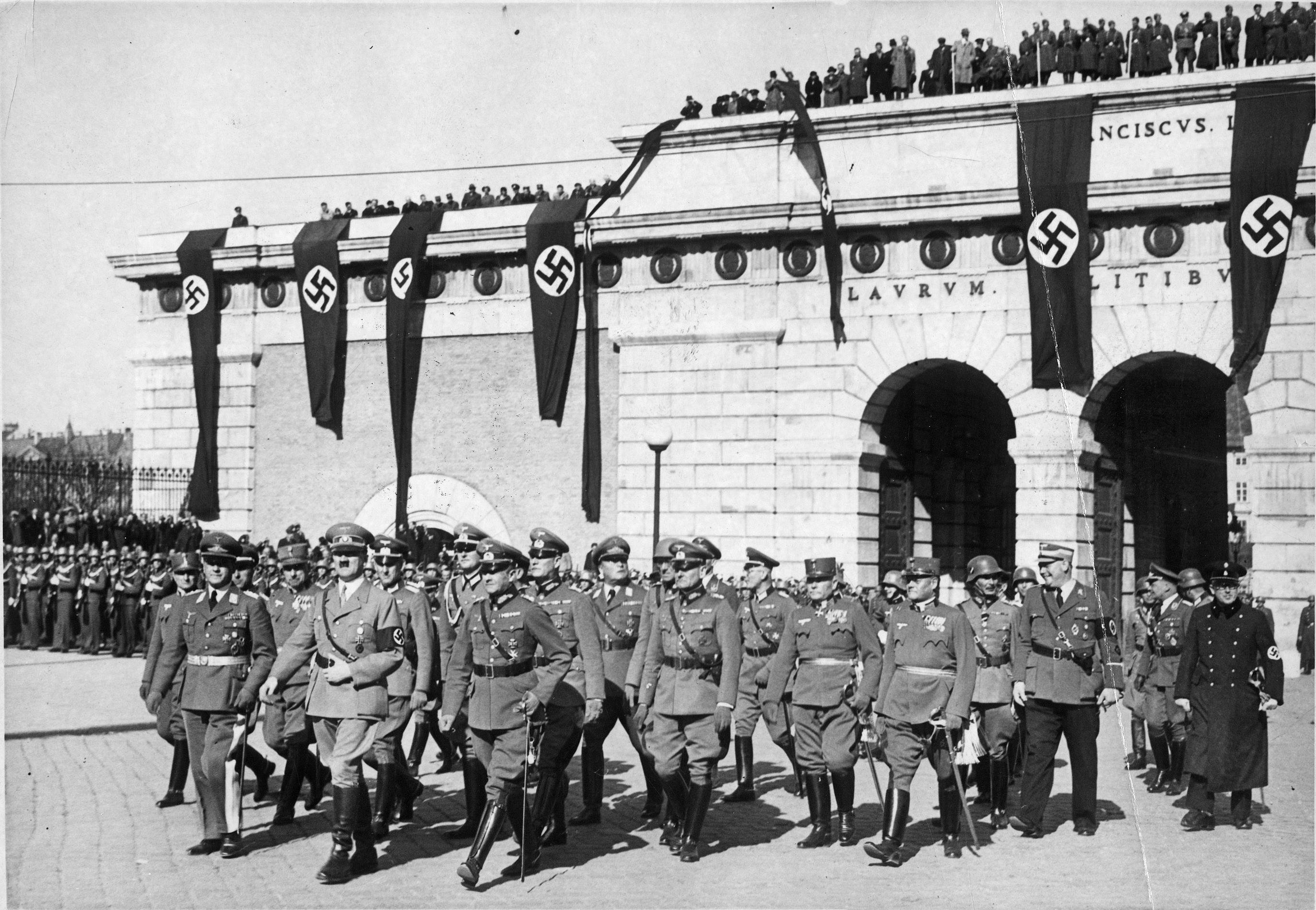World War II Historical Walking Tour in Vienna