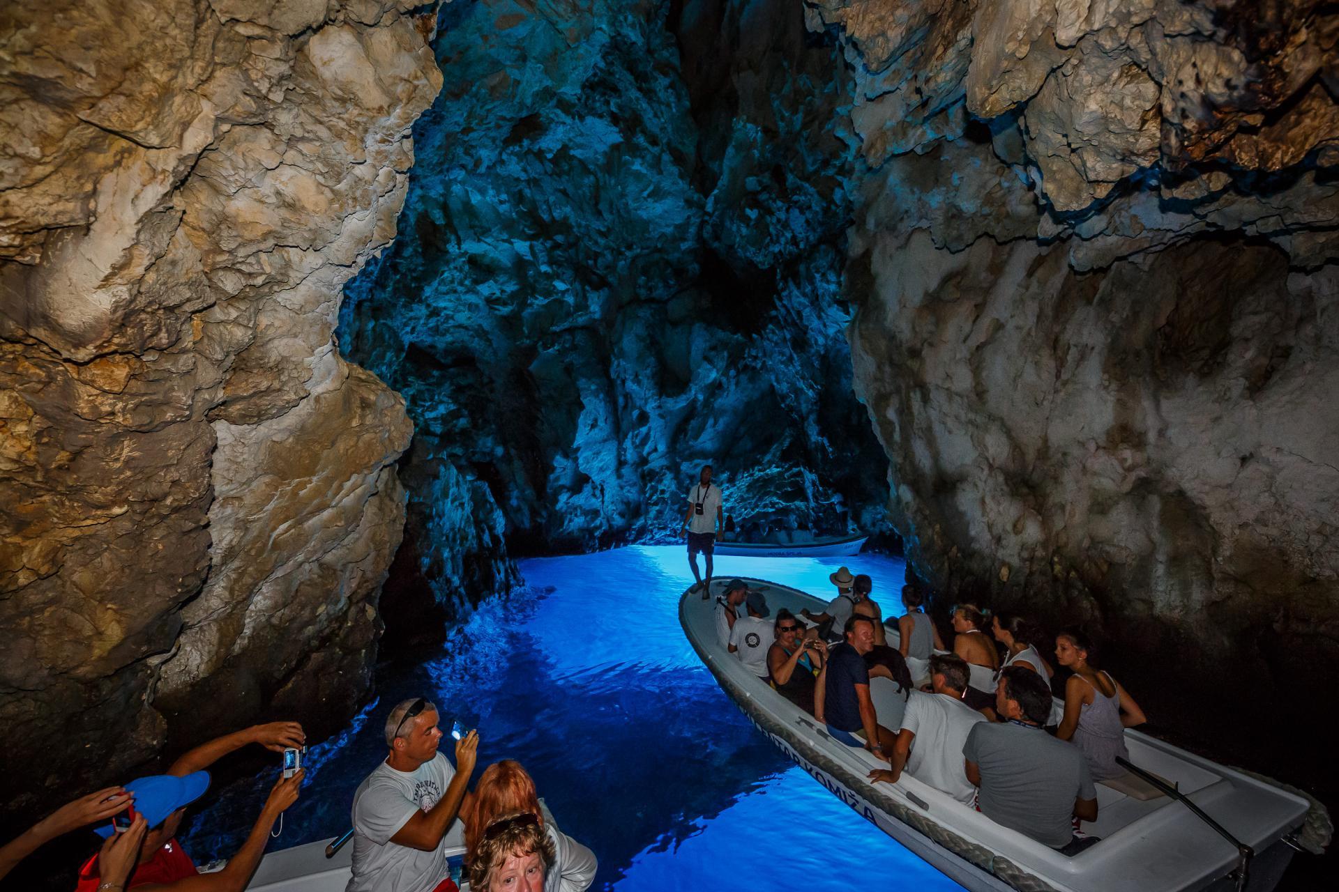 5-Island Speedboat Adventure: Blue Cave & Hvar from Split