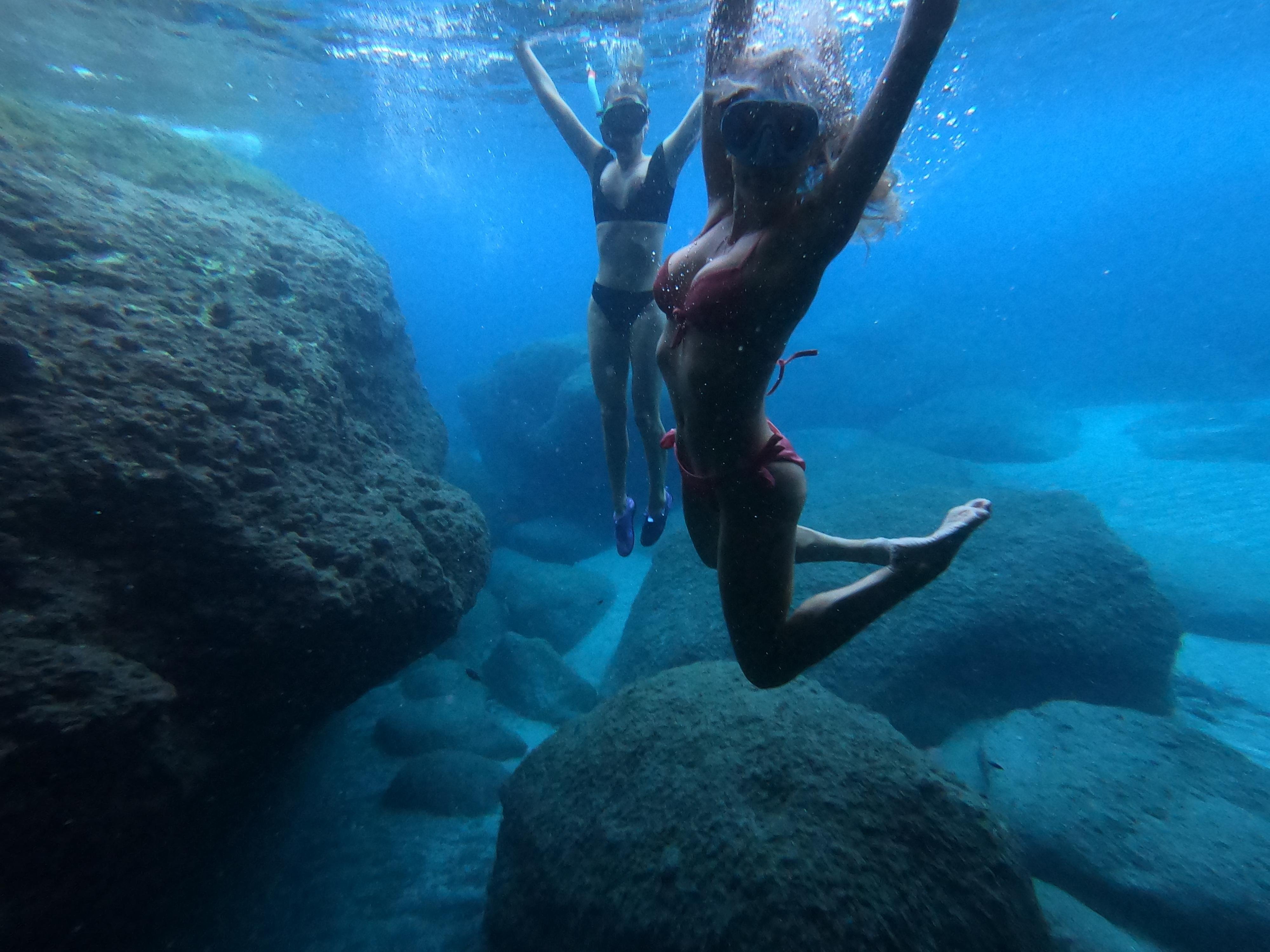 Santorini: Sea Caves Kayak Trip with Snorkeling and Picnic