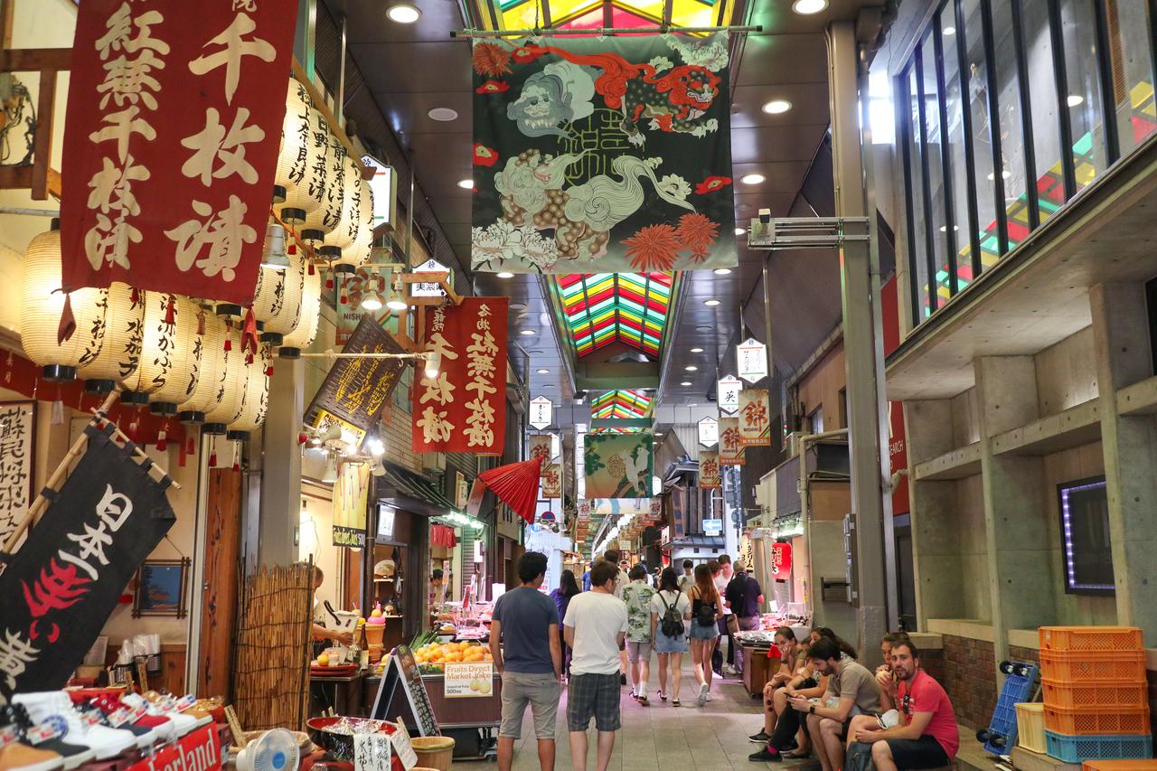 Nishiki Market Morning Food Tour with Local Guide