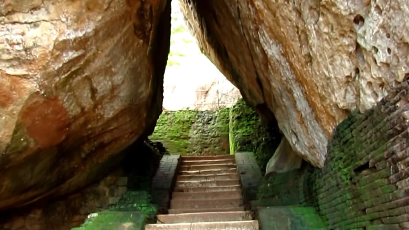 Sigiriya Rock Fortress: Private Guided Walking Tour