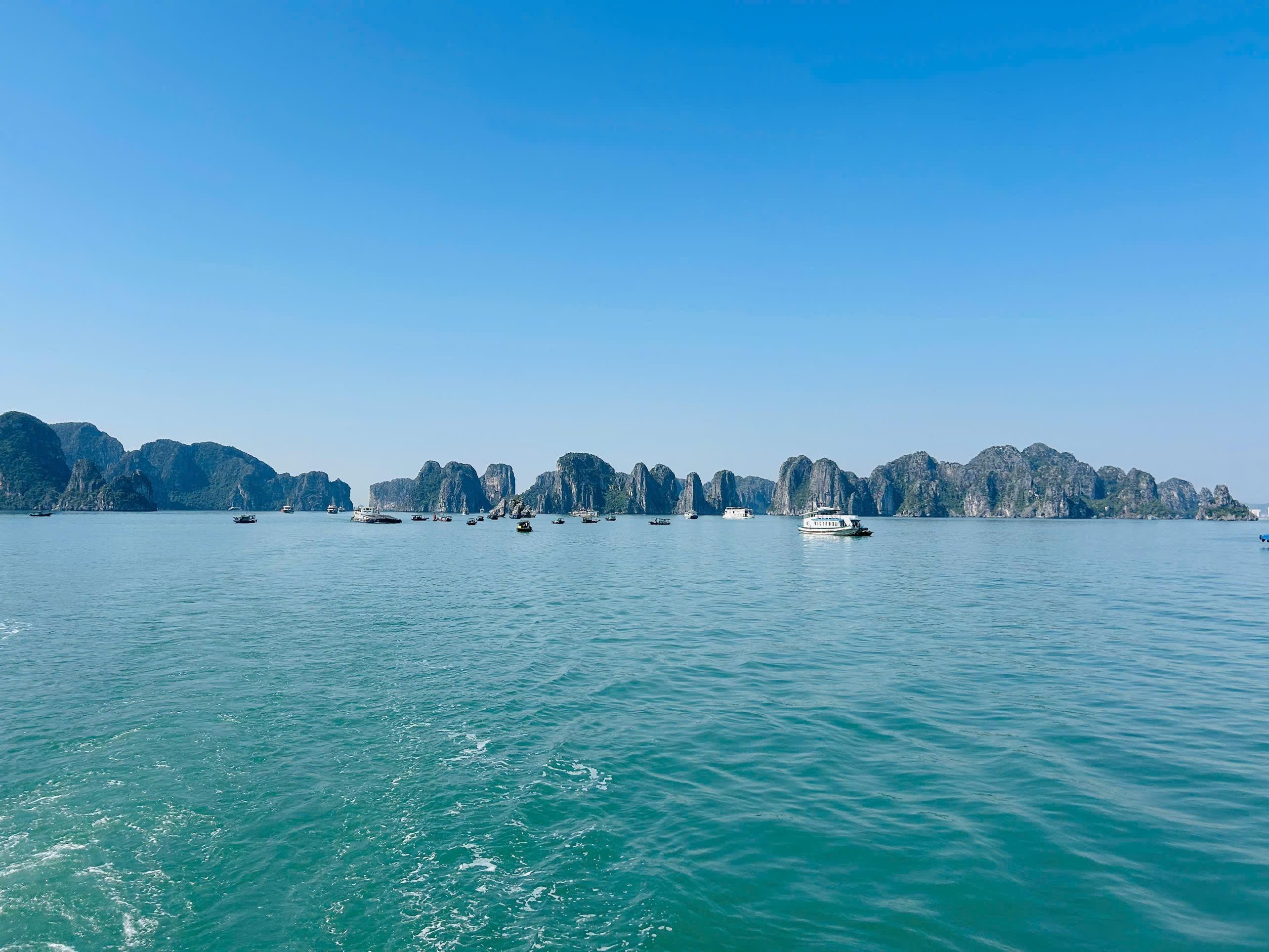 Ha Long Bay Full-Day Cruise: Caves, Kayaking & Scenic Views