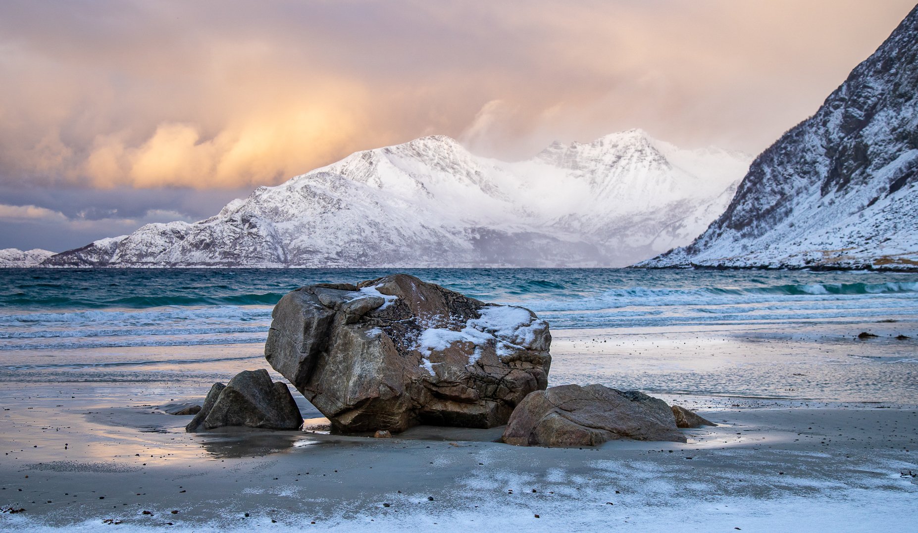 Sommarøy island tour from Tromsø — Kvaløya fjord viewpoints and seaside picnic — image 11
